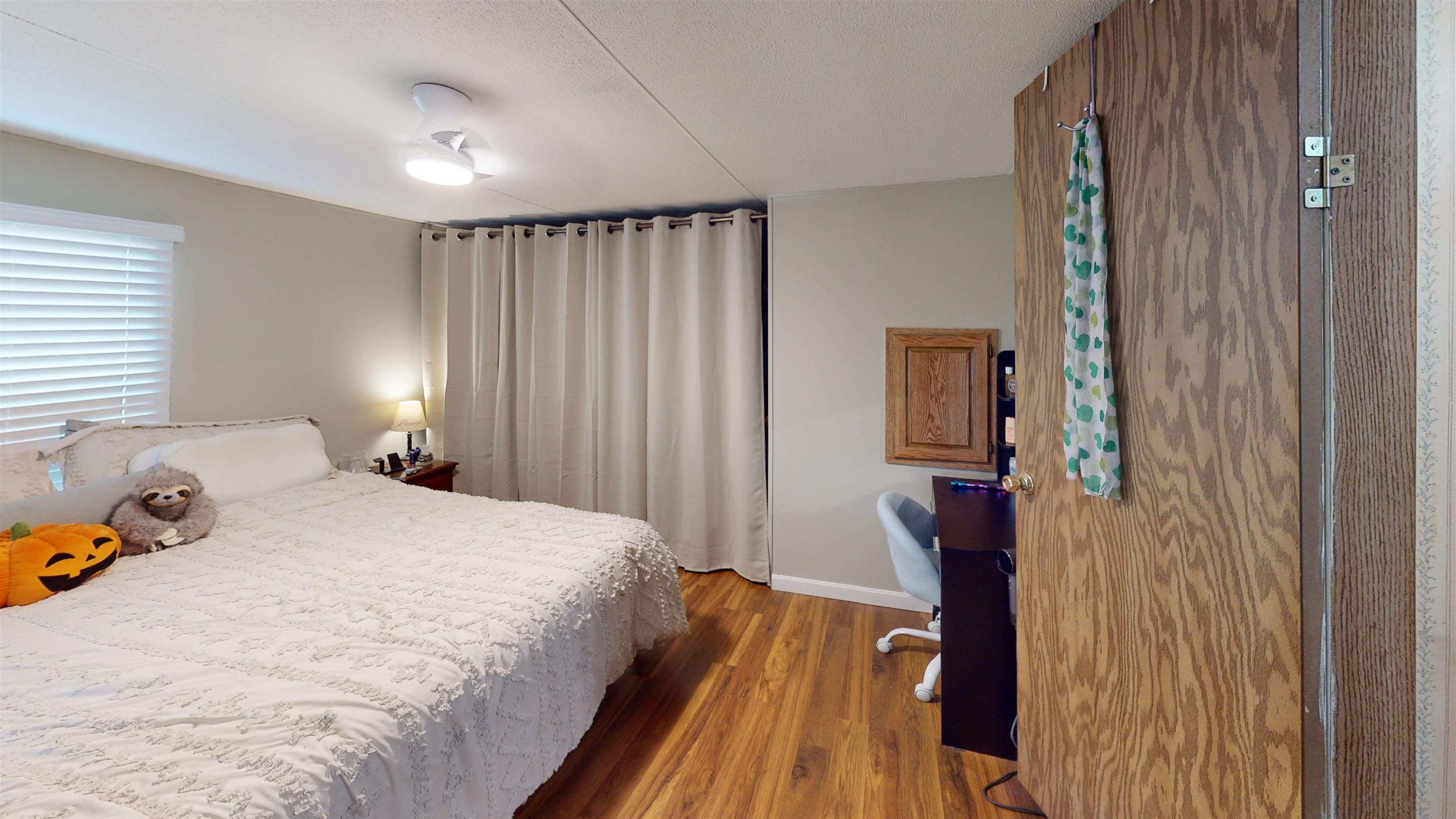 main property photo 30