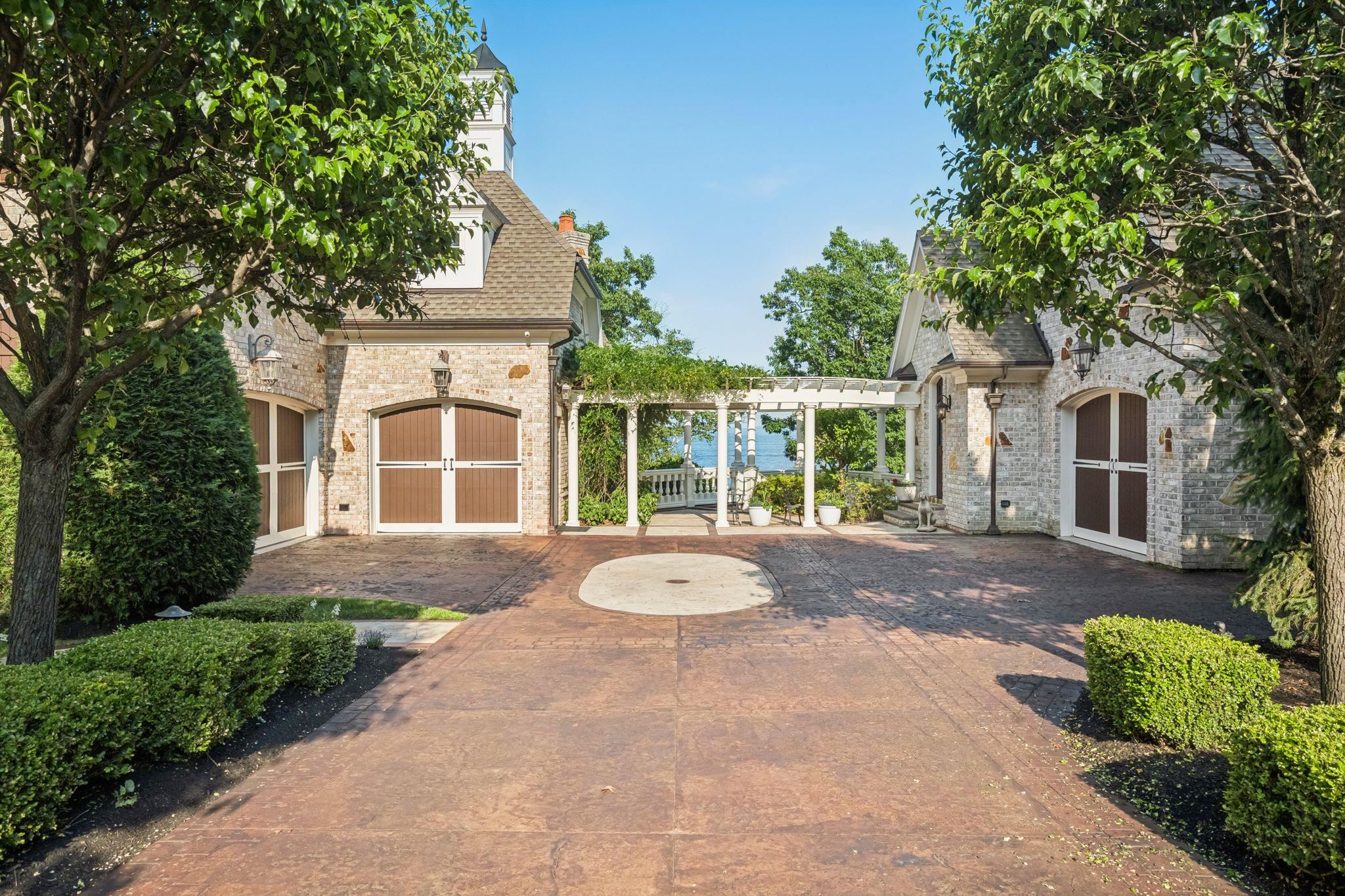 main property photo 34