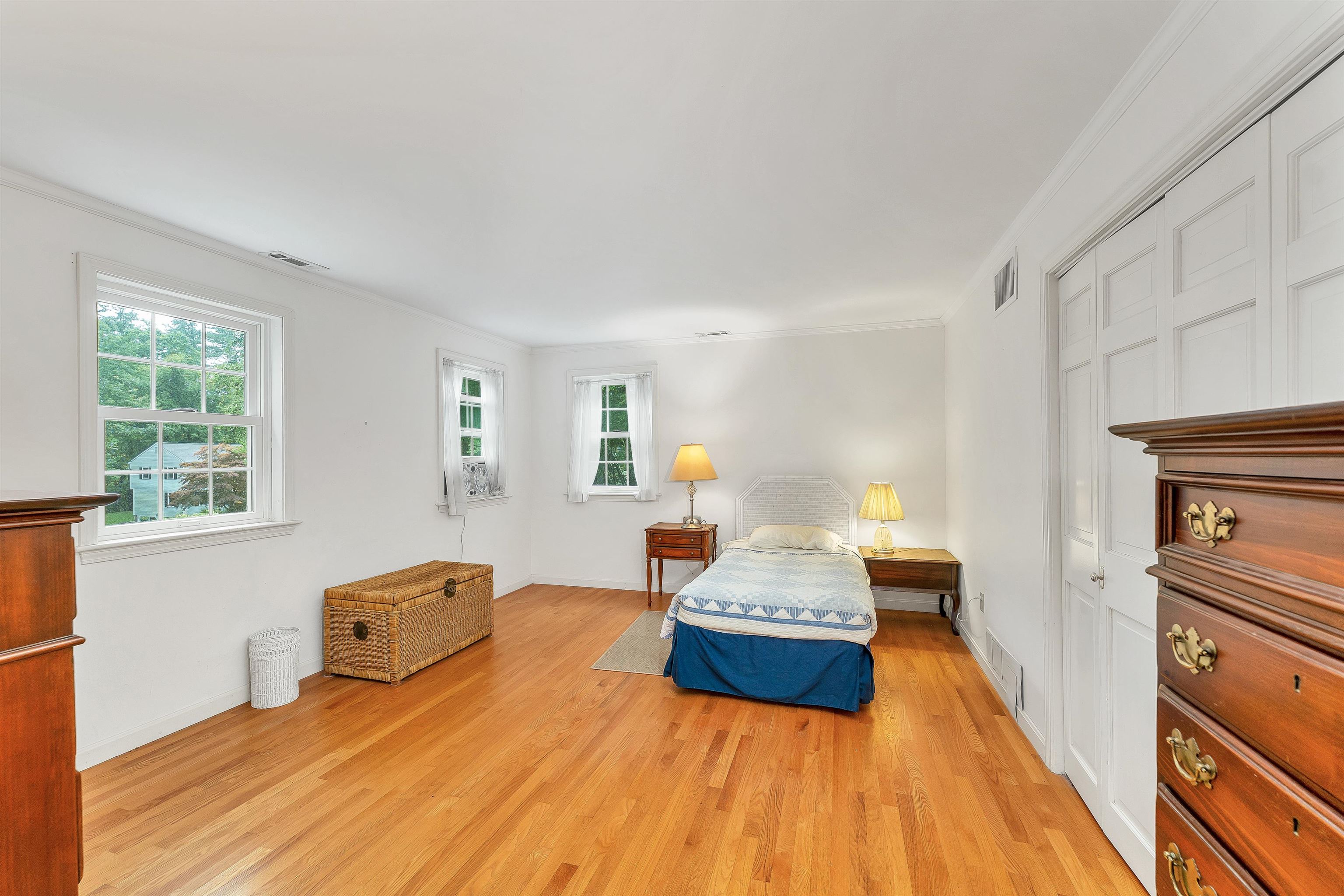 property viewer photo 45