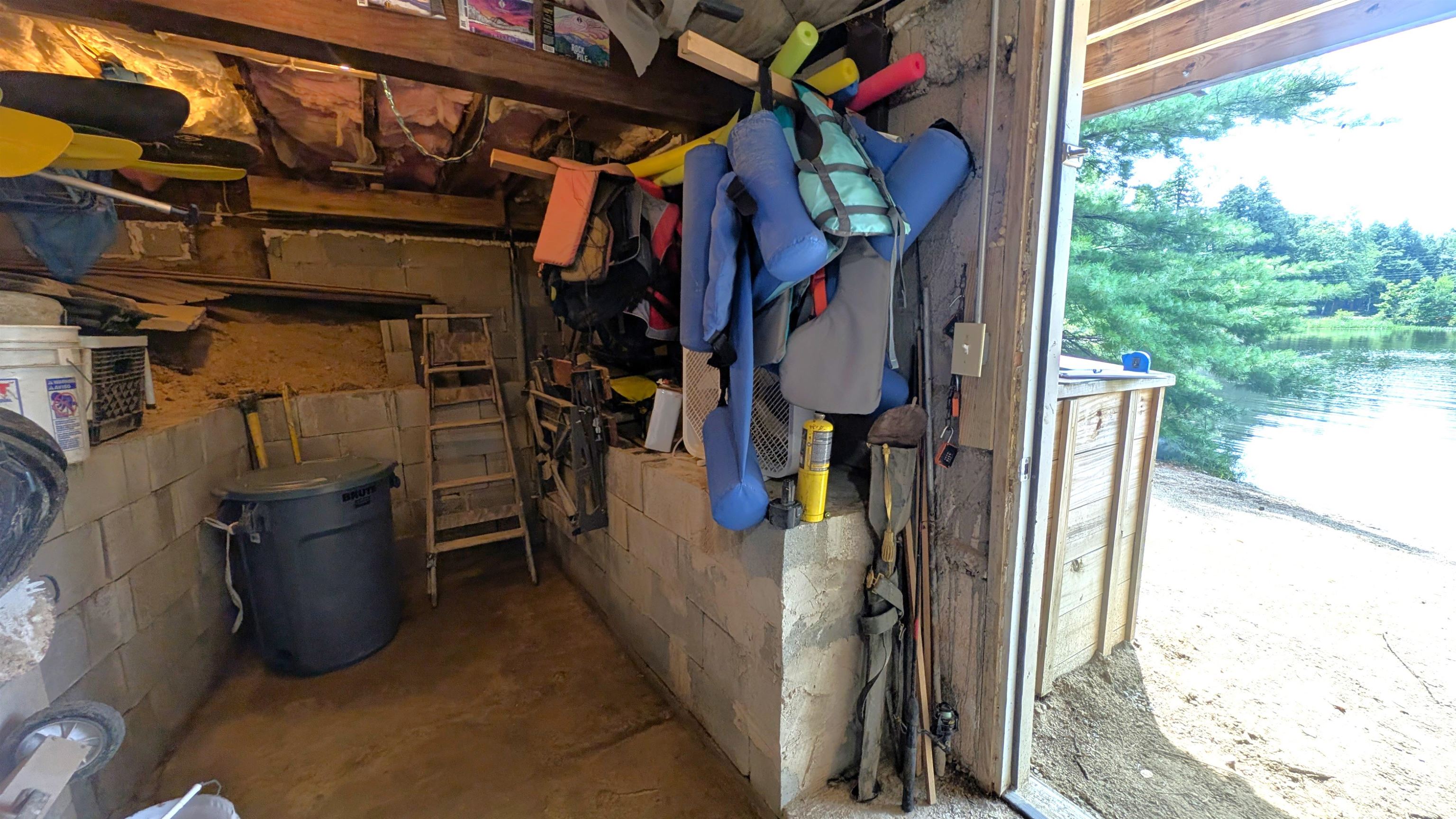 main property photo 40