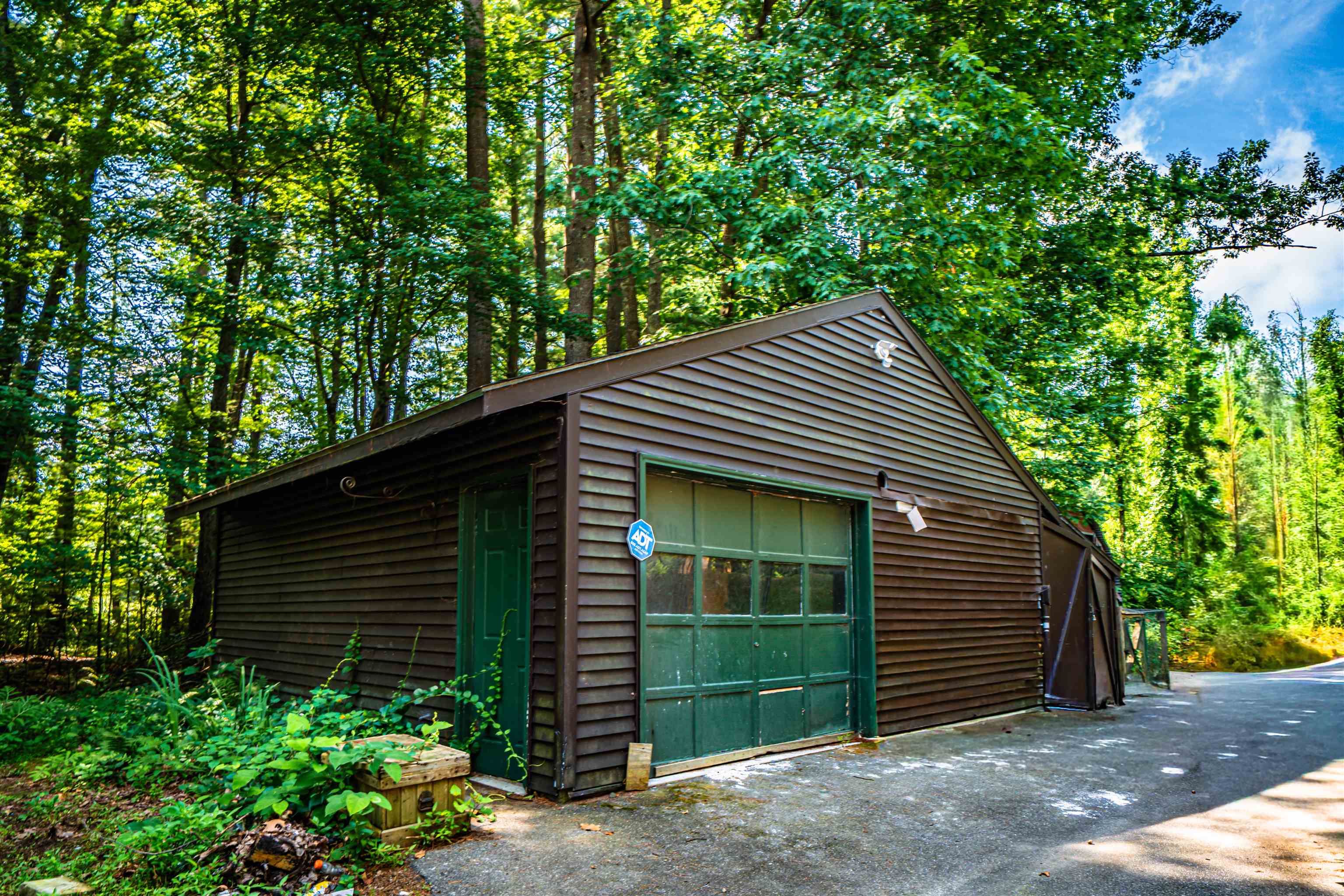main property photo 30