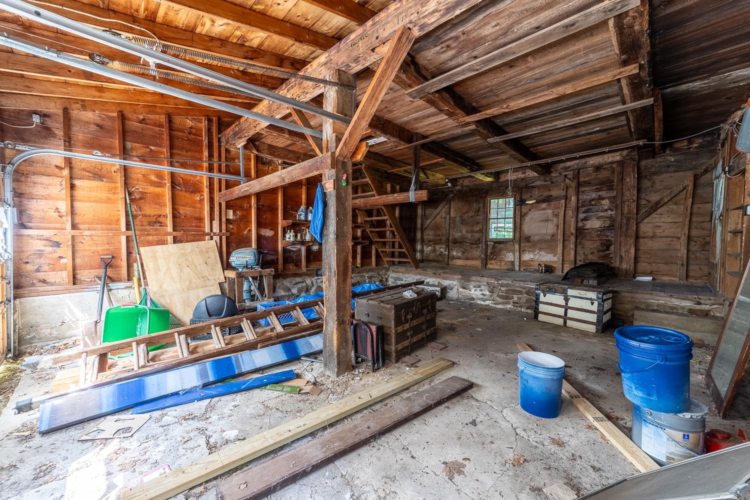 main property photo 40