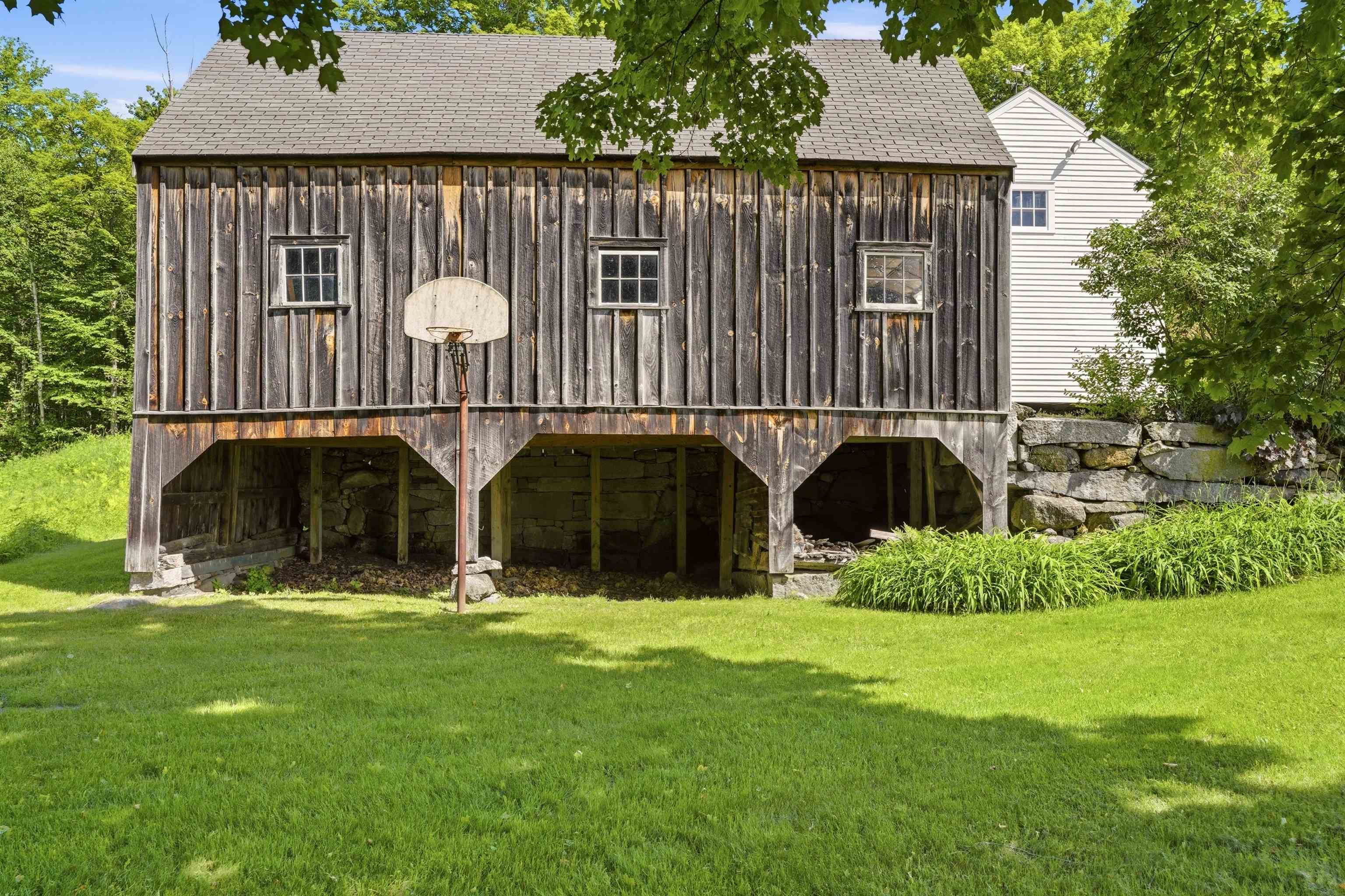 main property photo 18