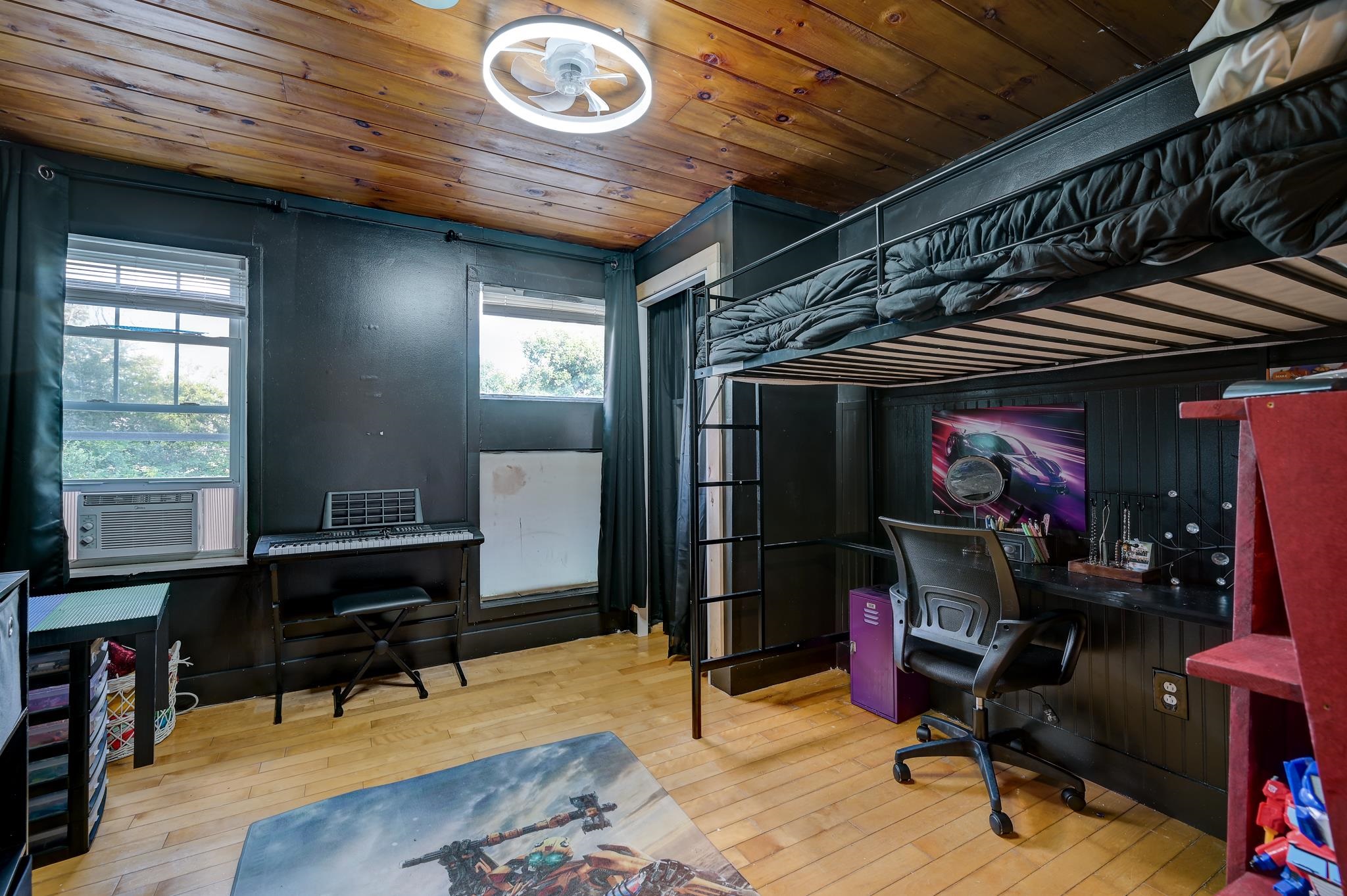 main property photo 37