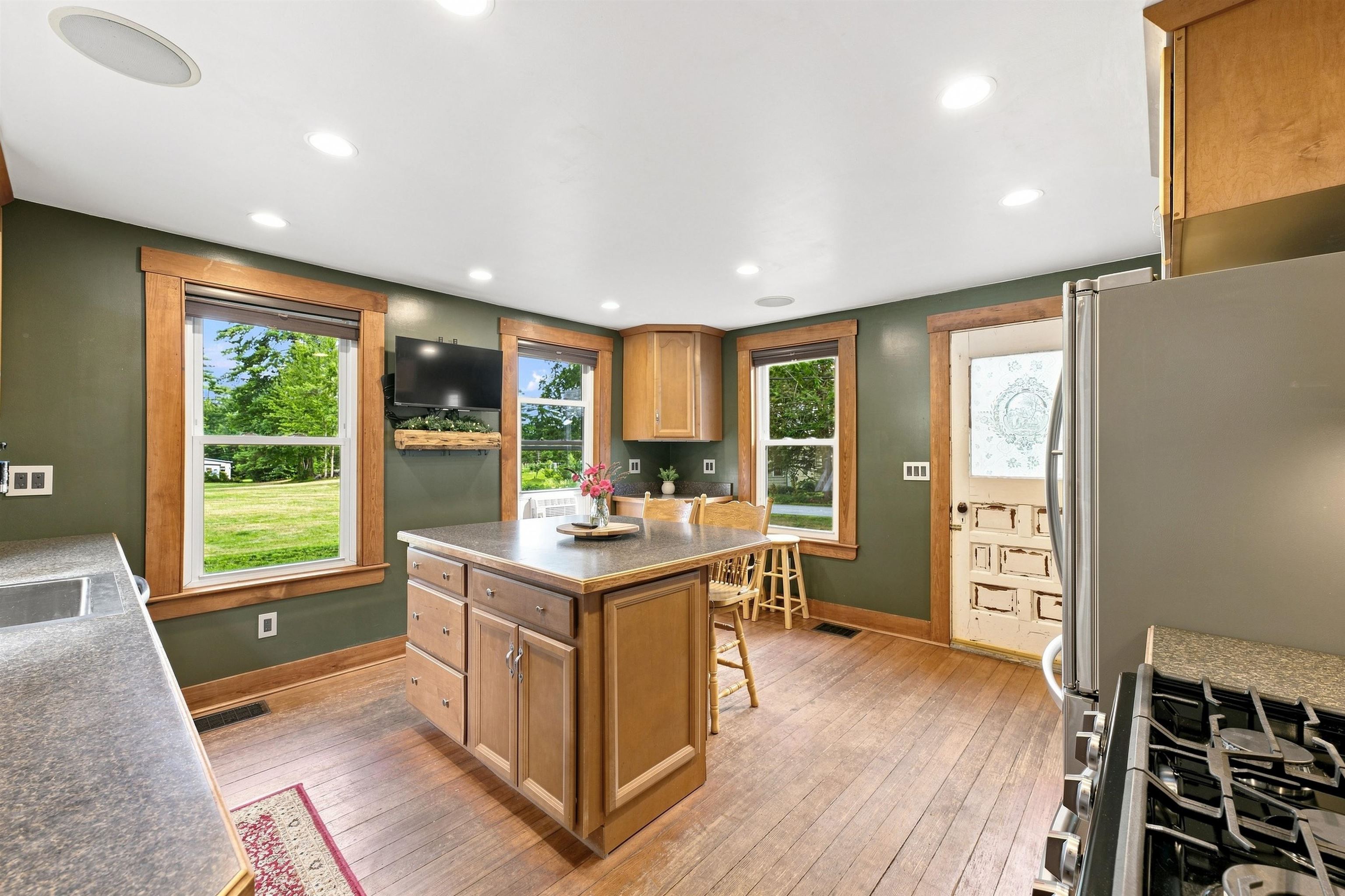 main property photo 16