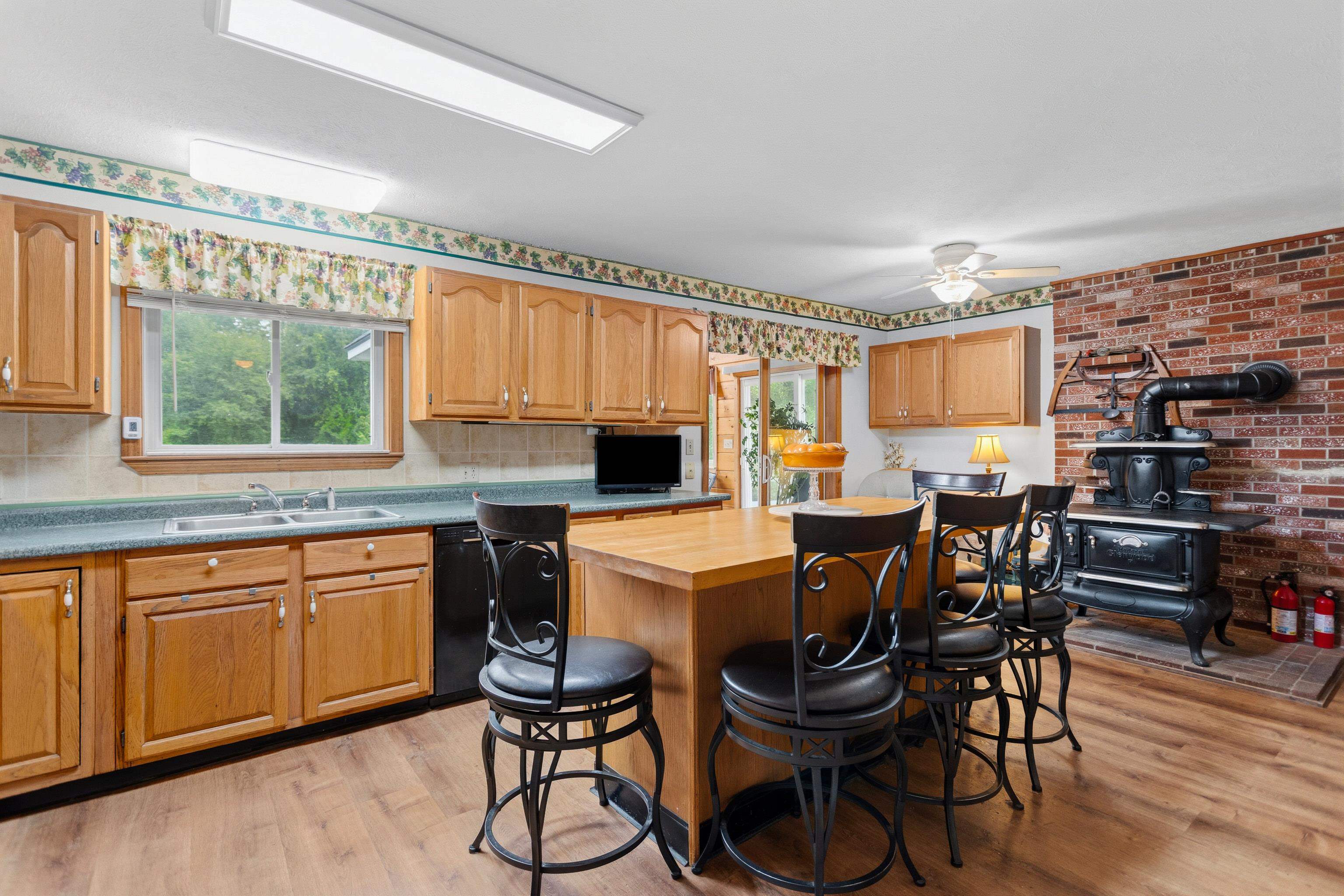 main property photo 16