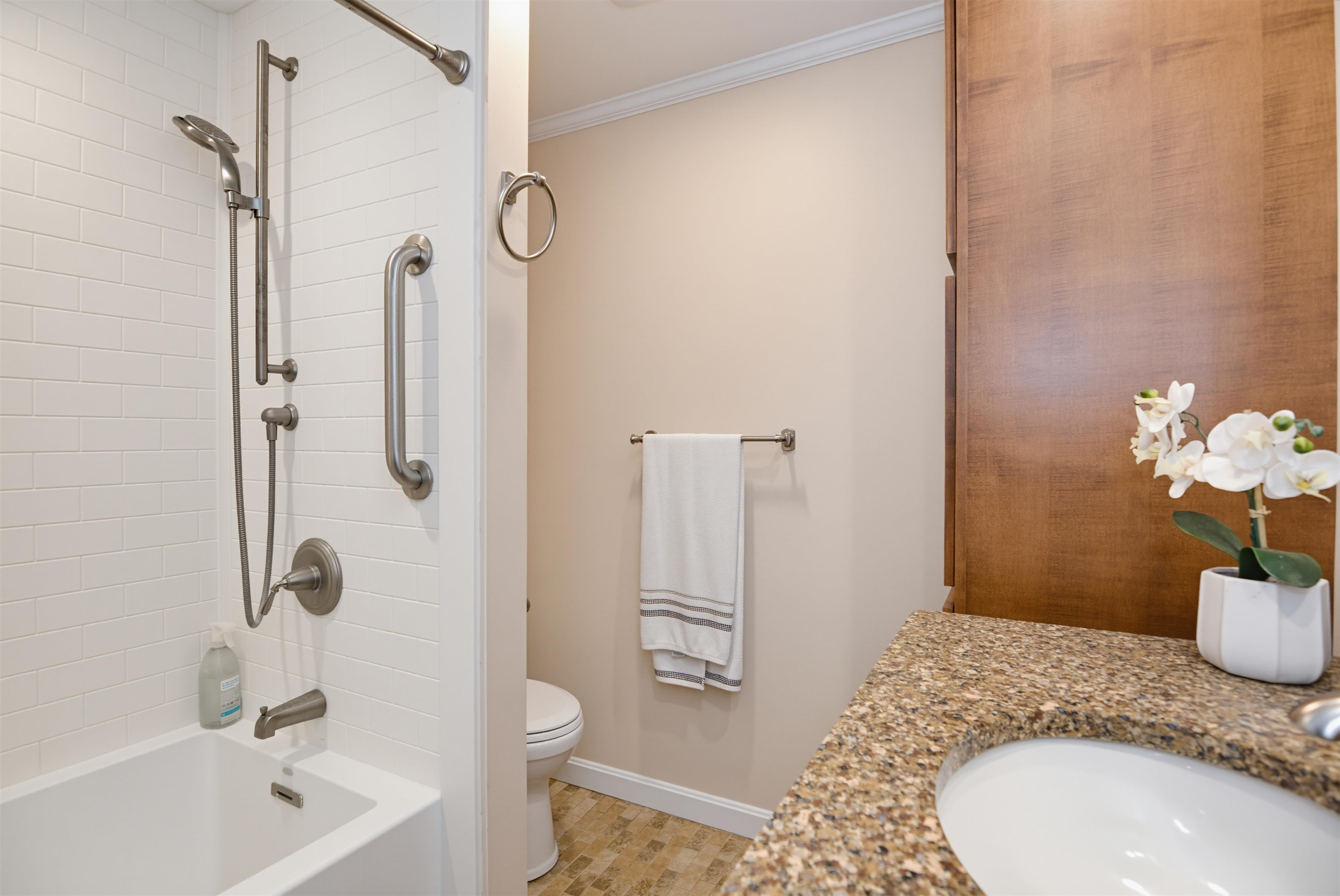 main property photo 24