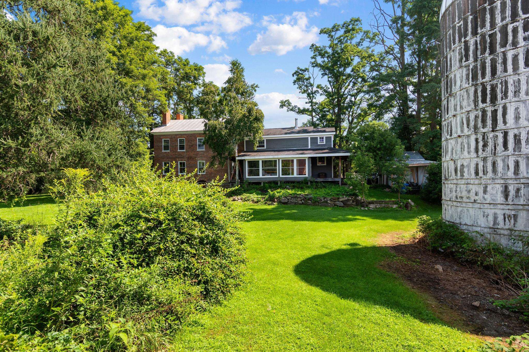 main property photo 10
