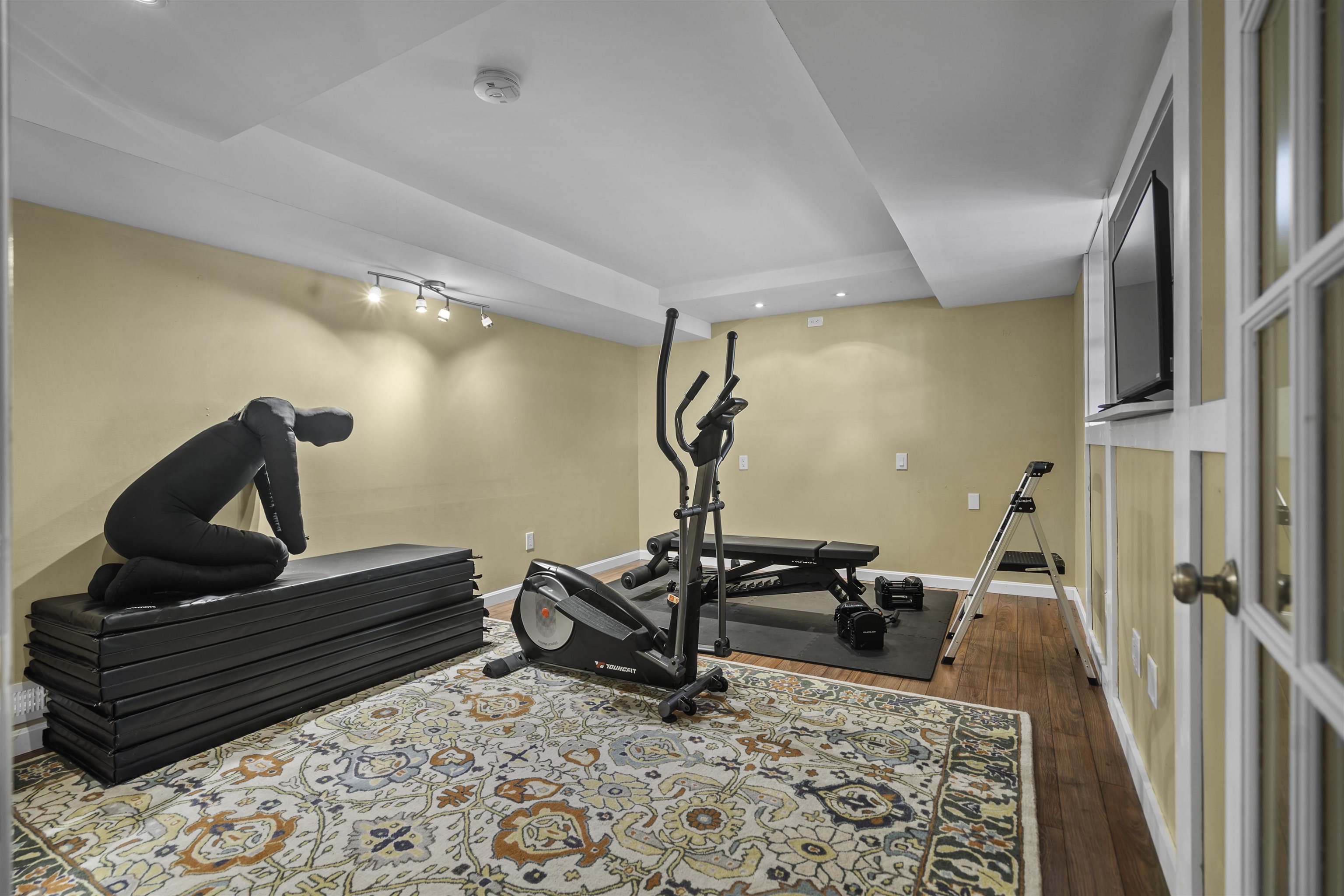 main property photo 30