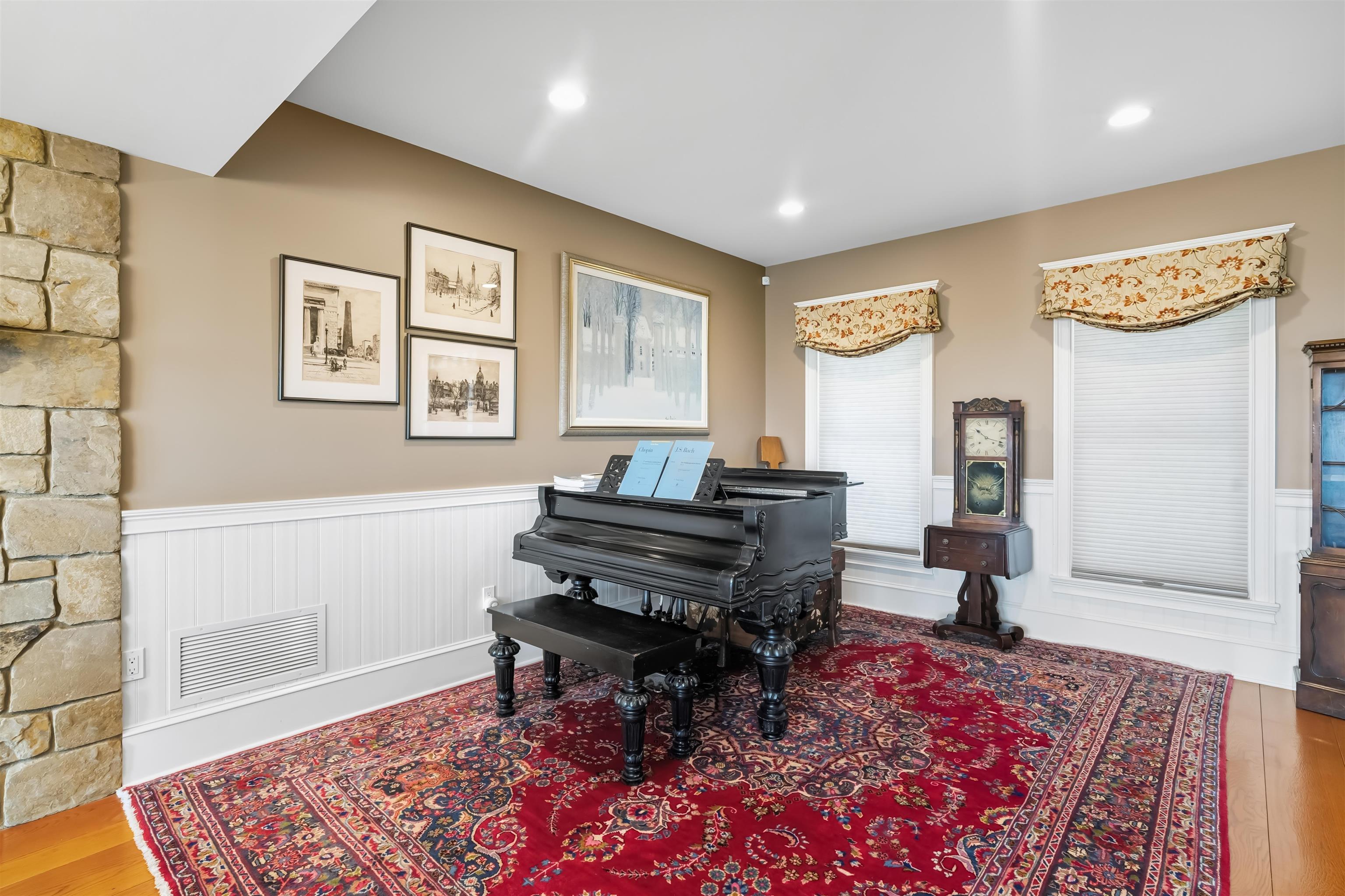 main property photo 17