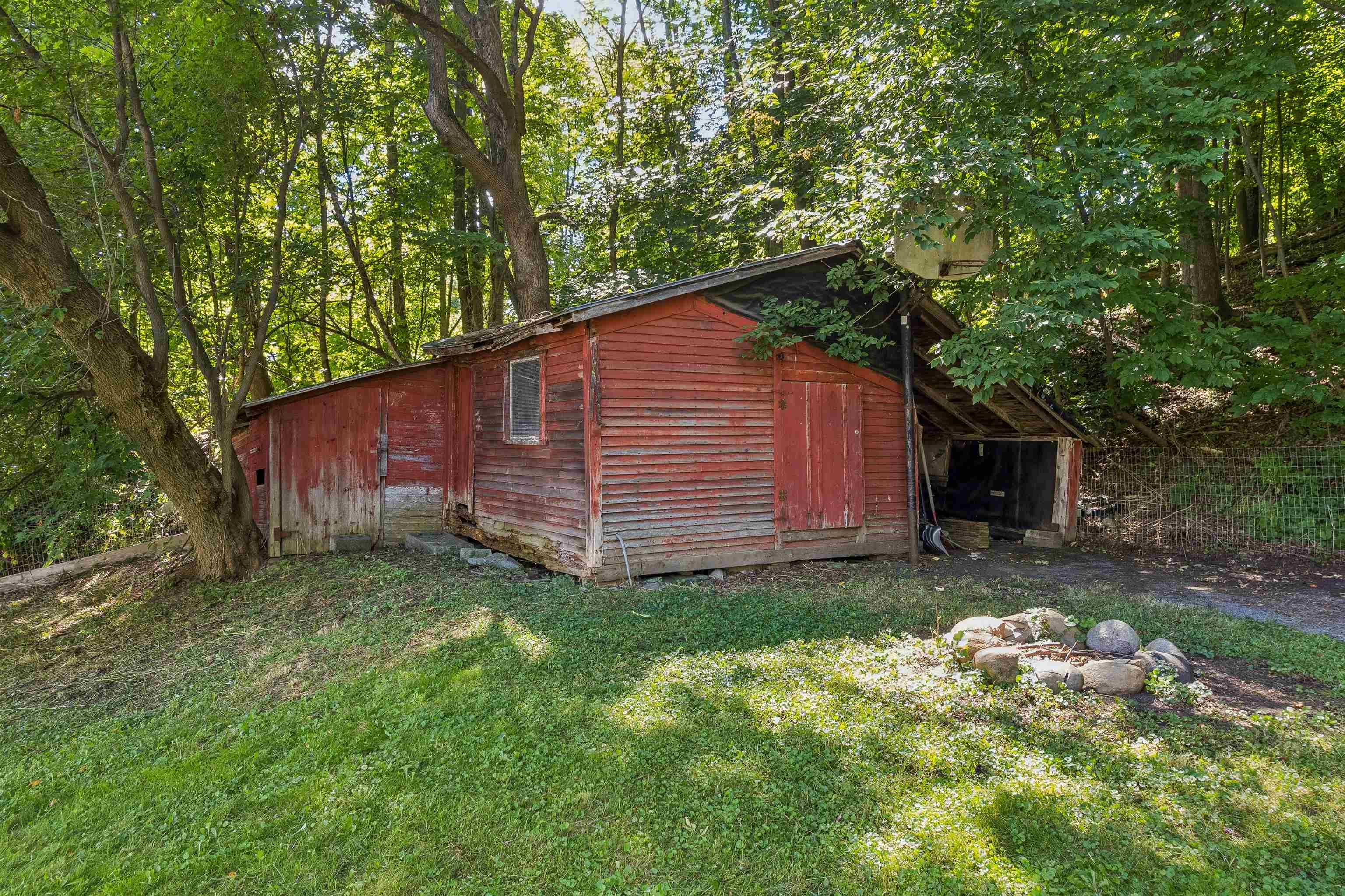 main property photo 10