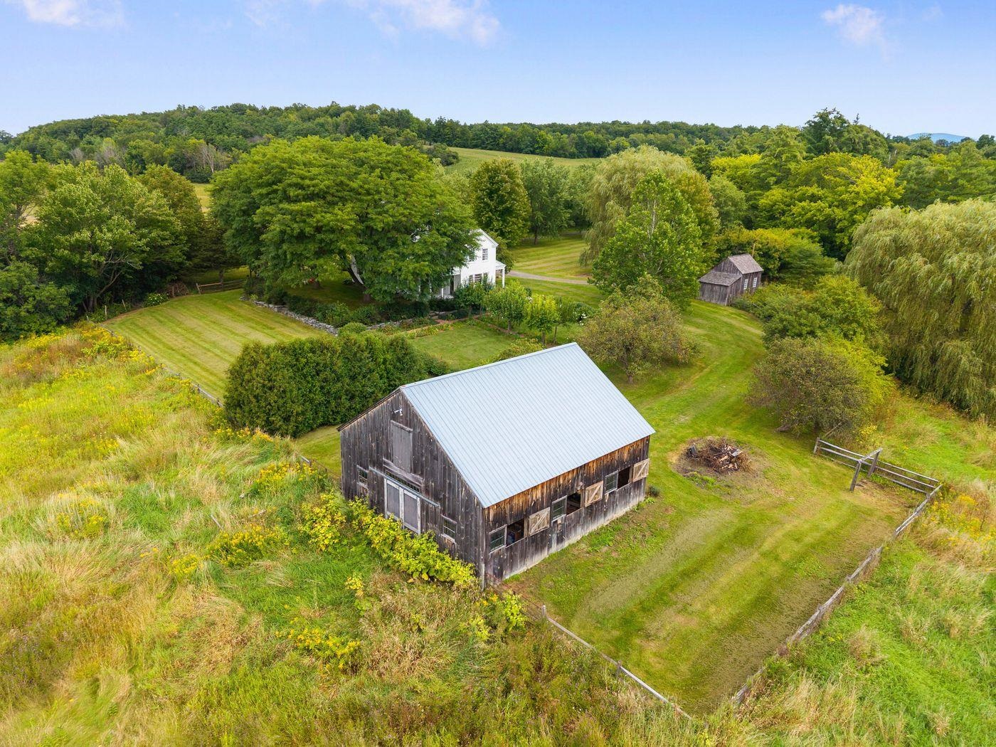 main property photo 28
