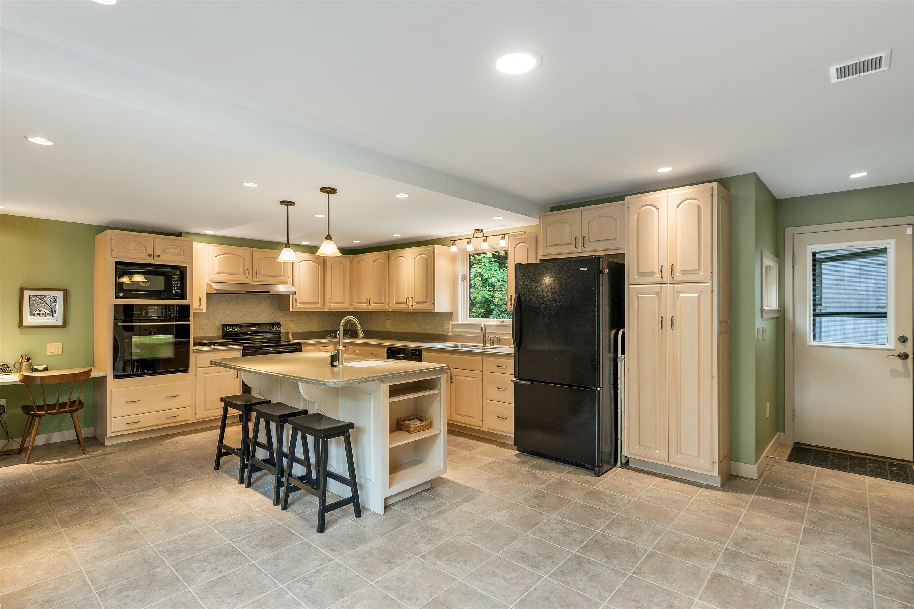 main property photo 17