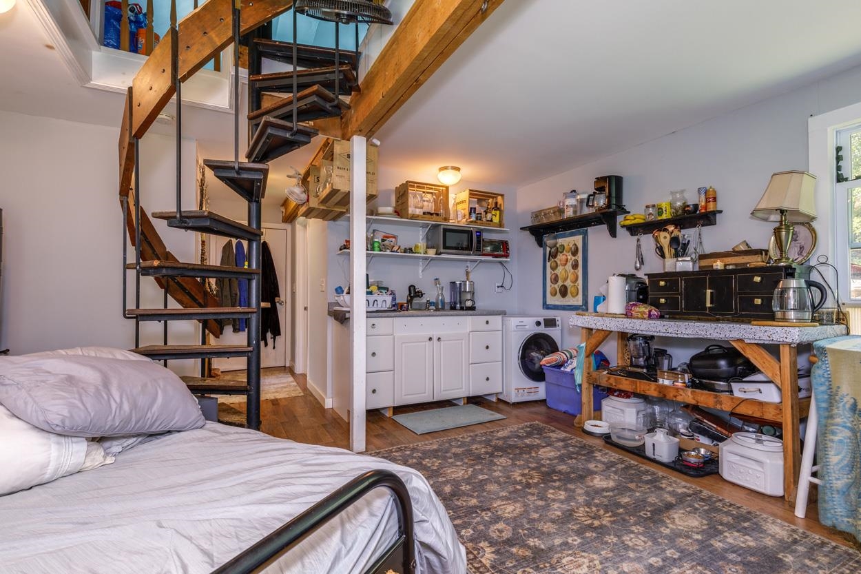 main property photo 40