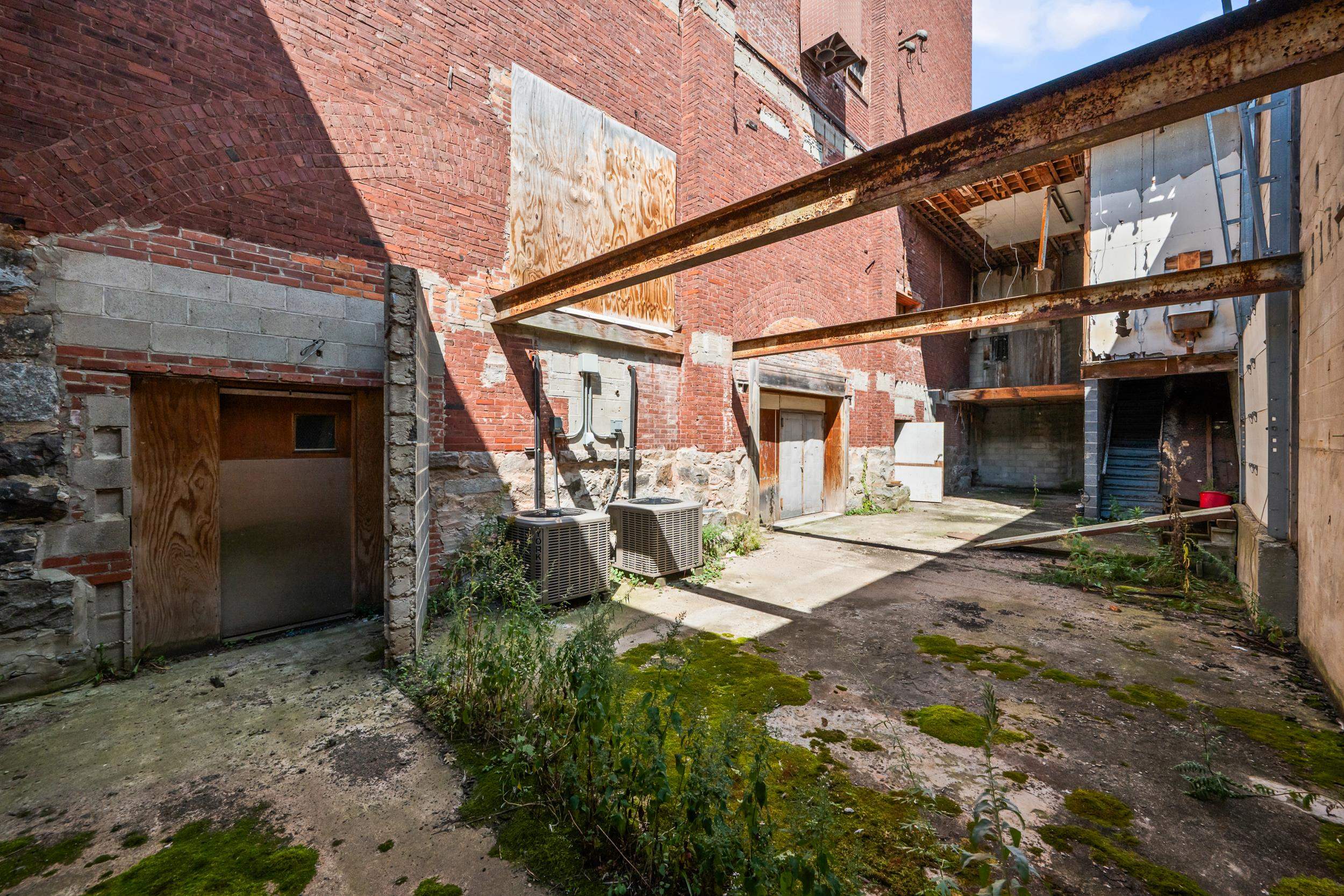 main property photo 40