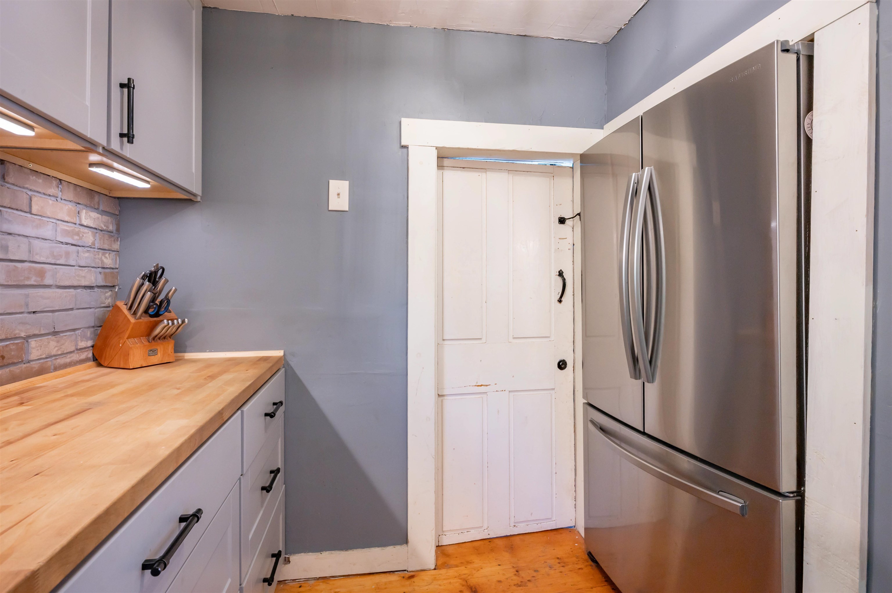 main property photo 19