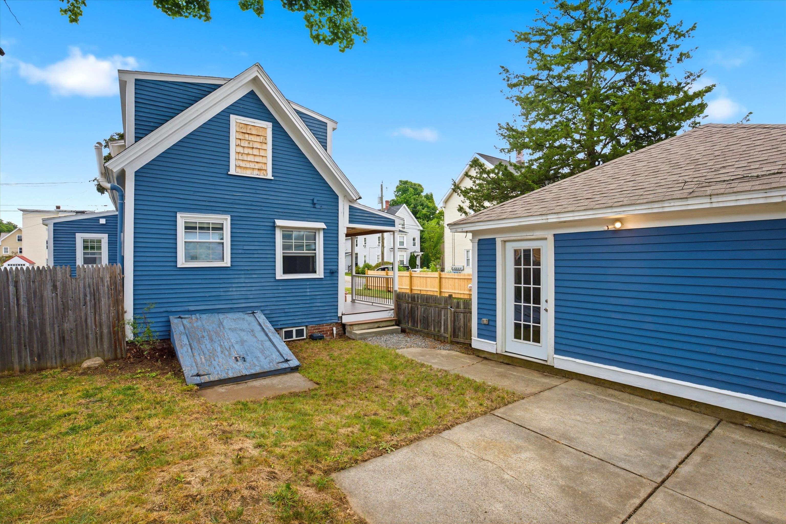 main property photo 40