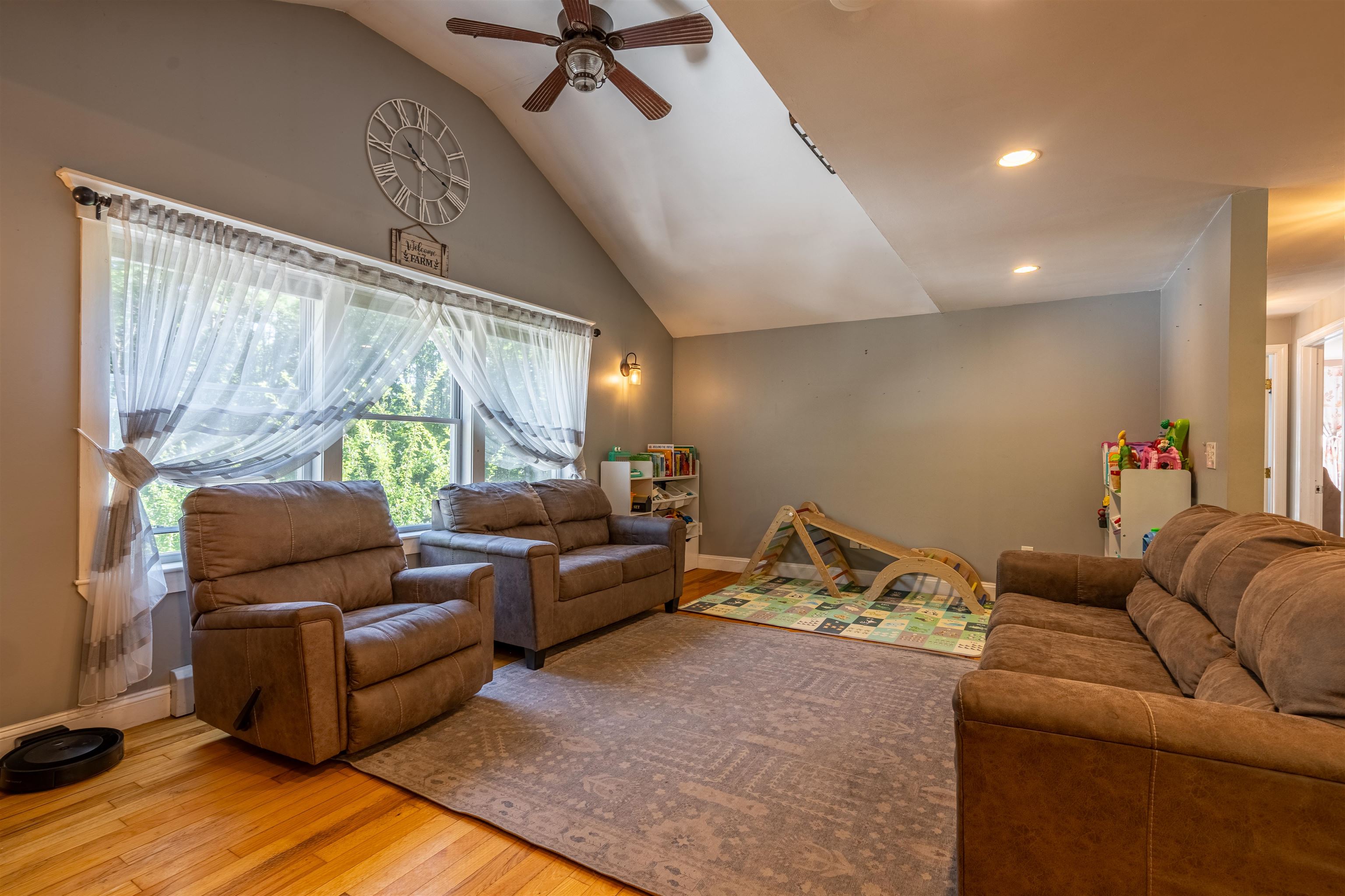 main property photo 5