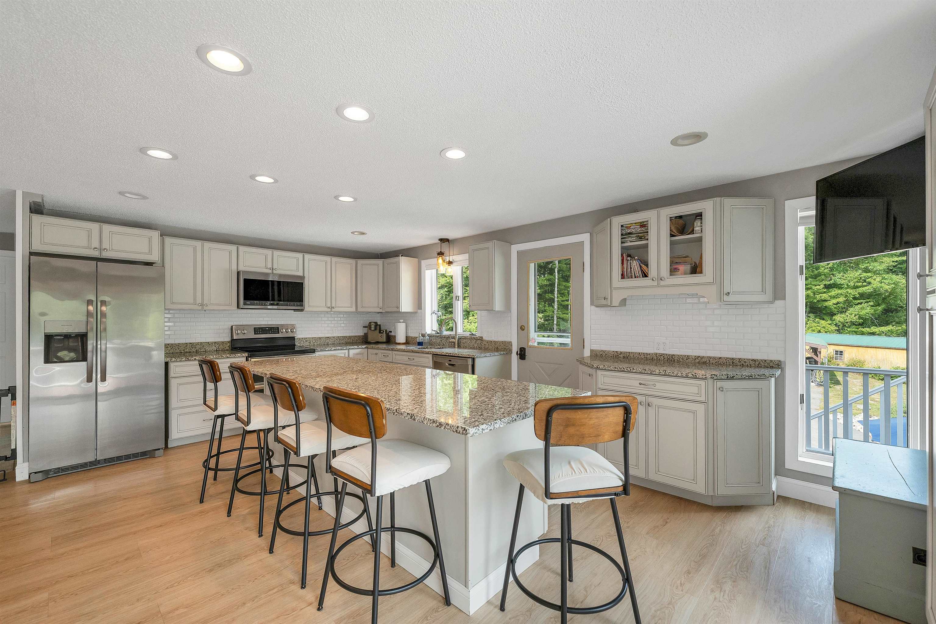 main property photo 16