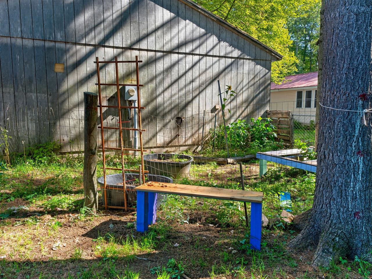 main property photo 40