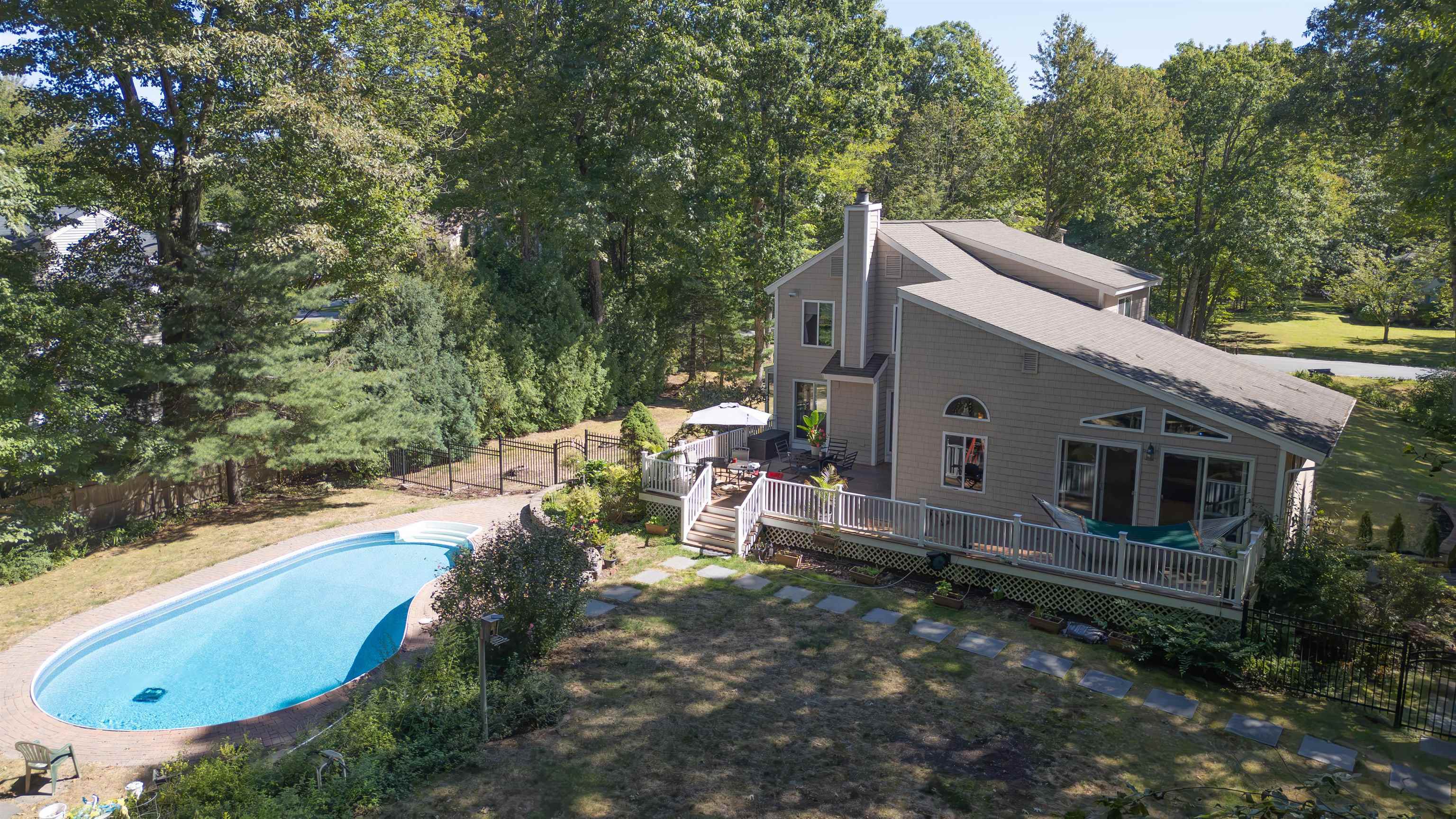 main property photo 40