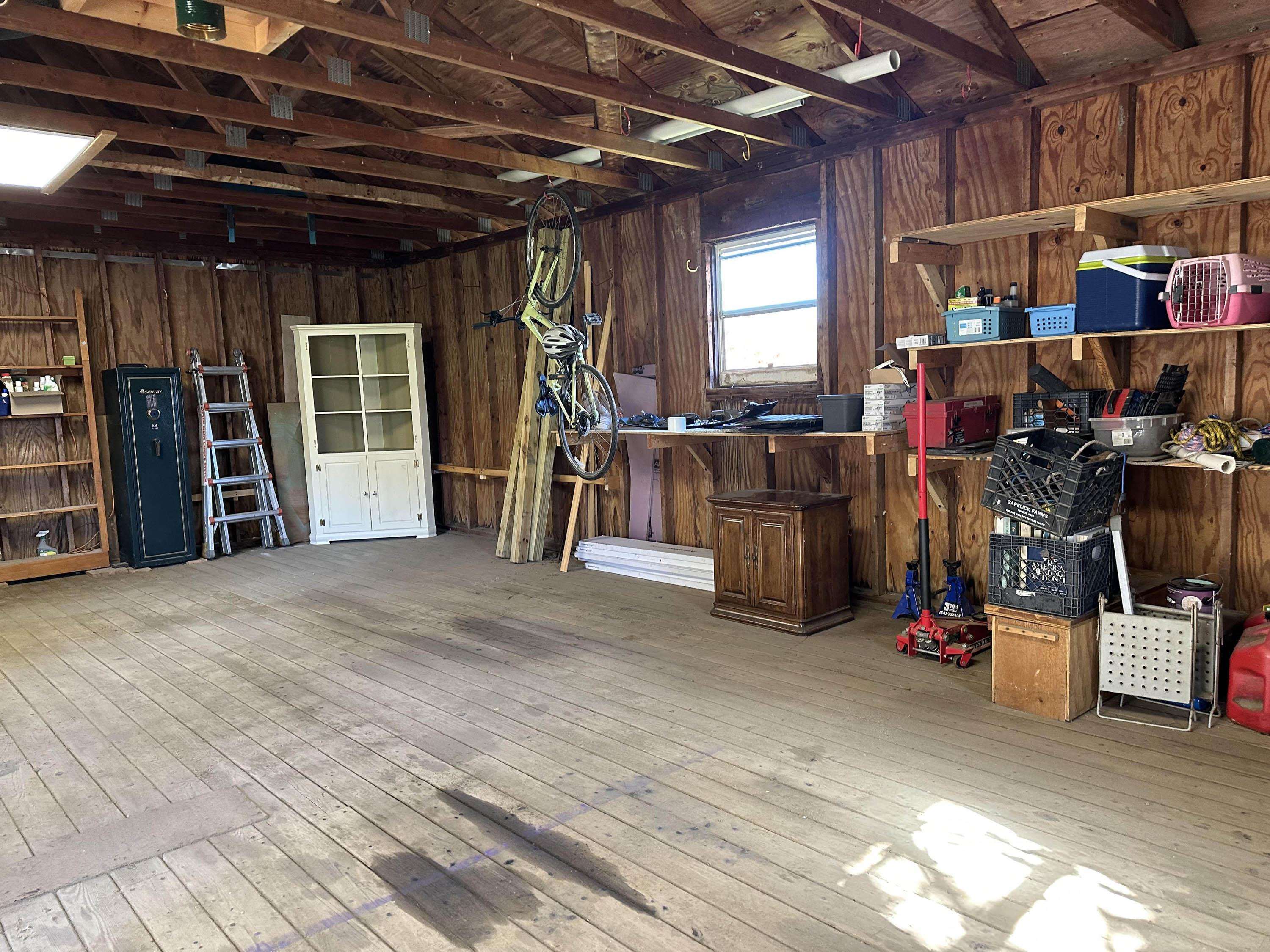 main property photo 28