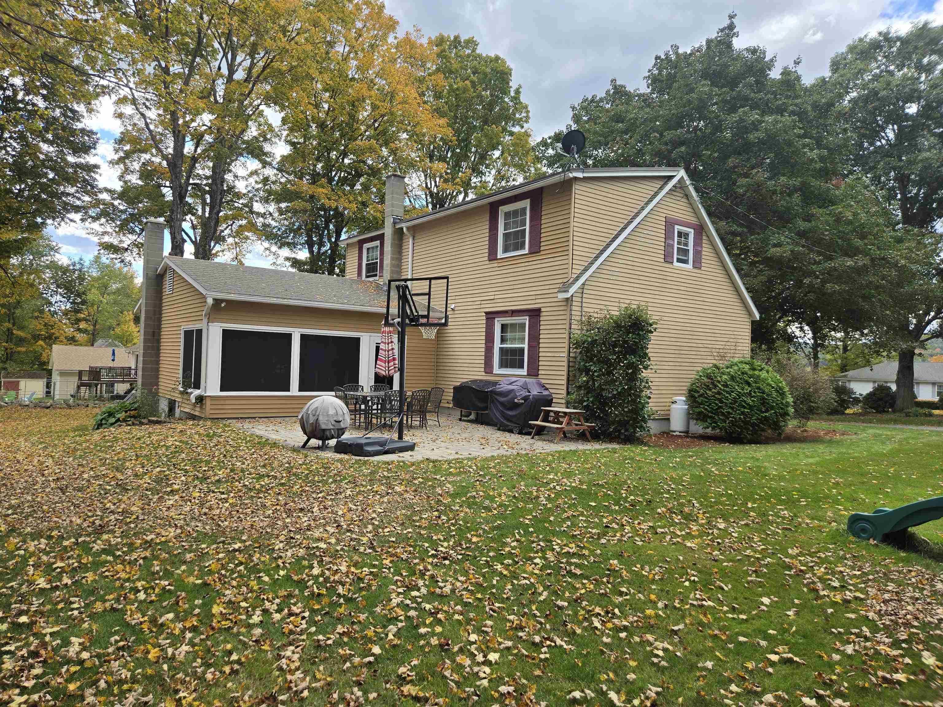 main property photo 28
