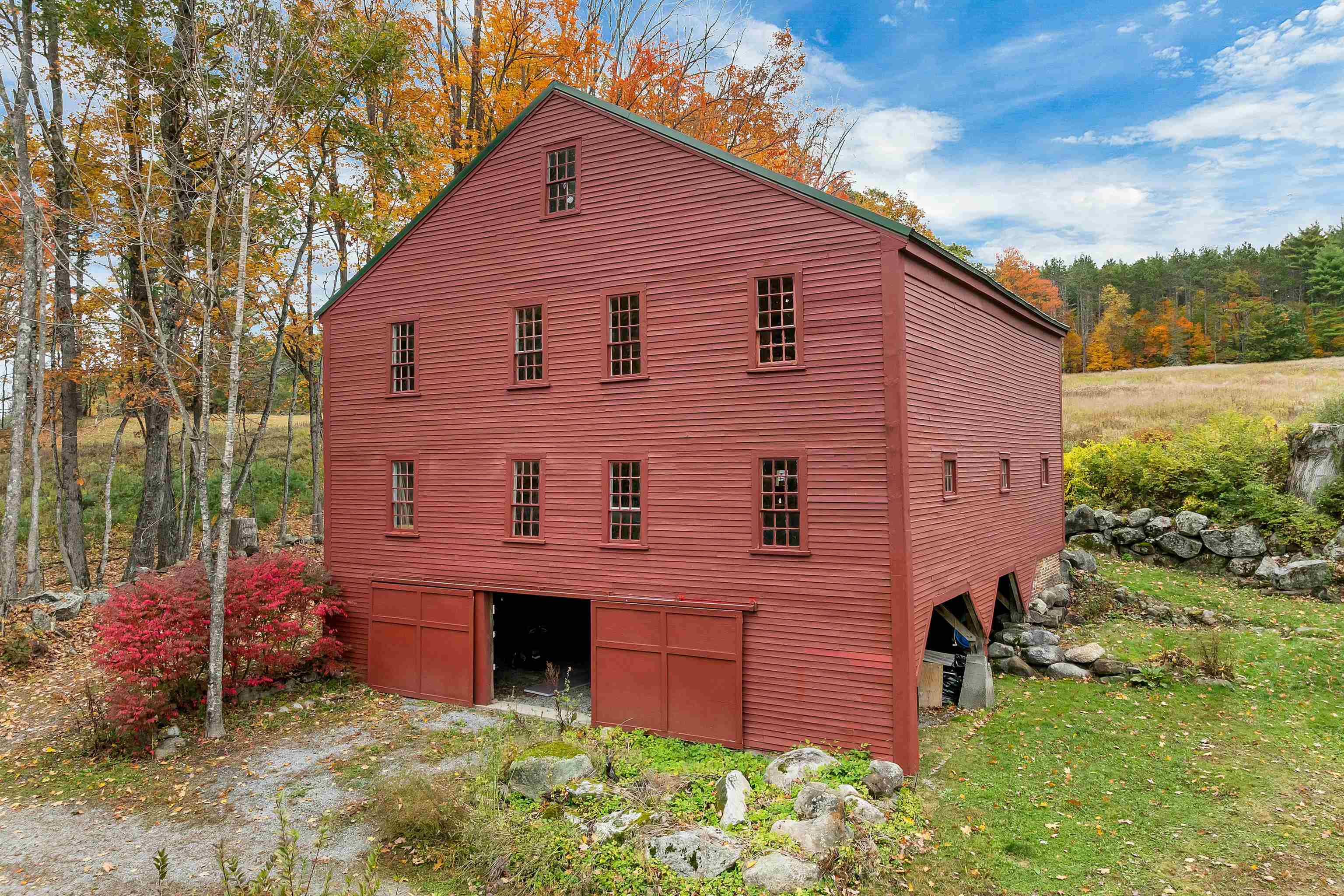main property photo 34