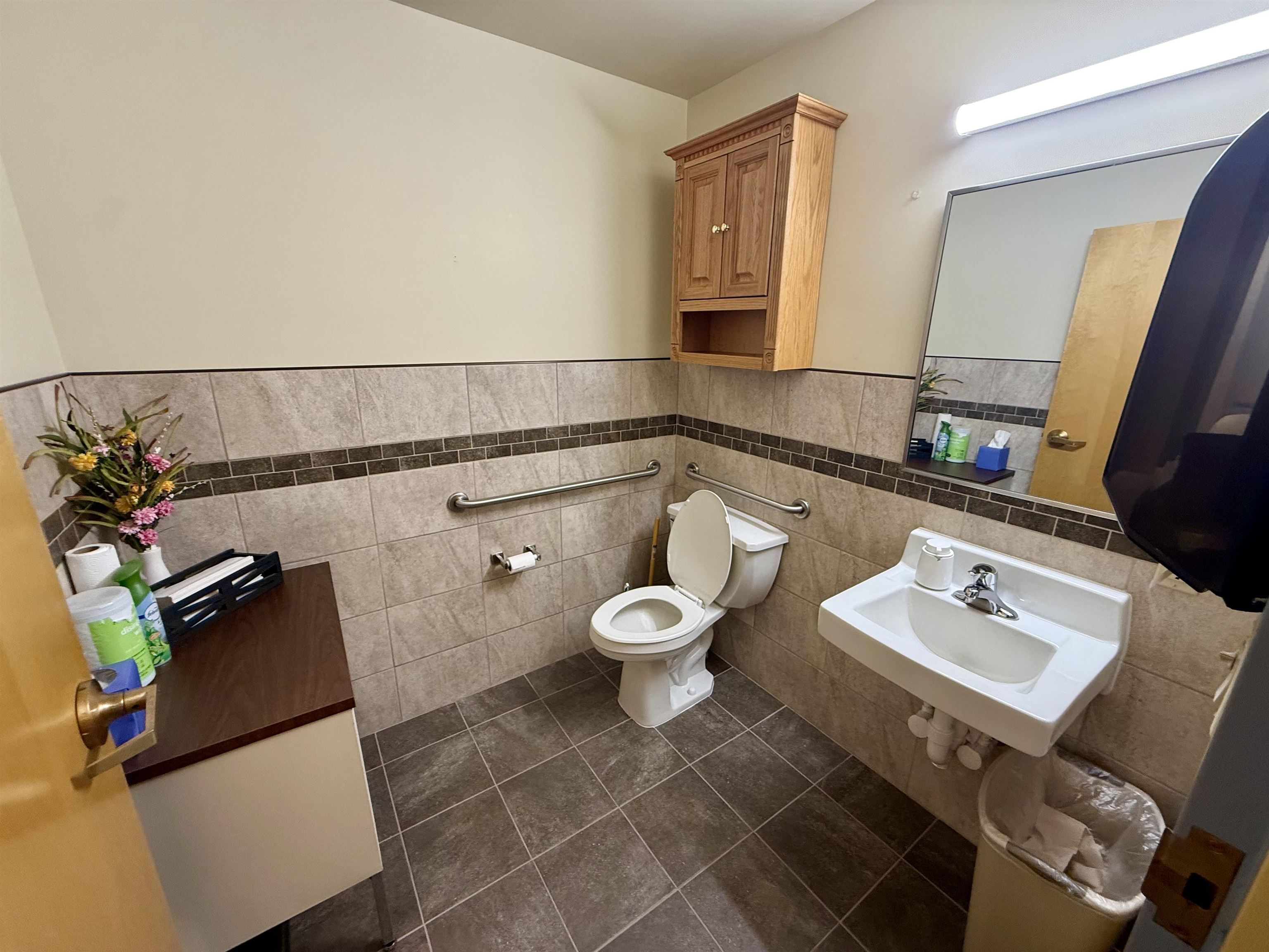 main property photo 9