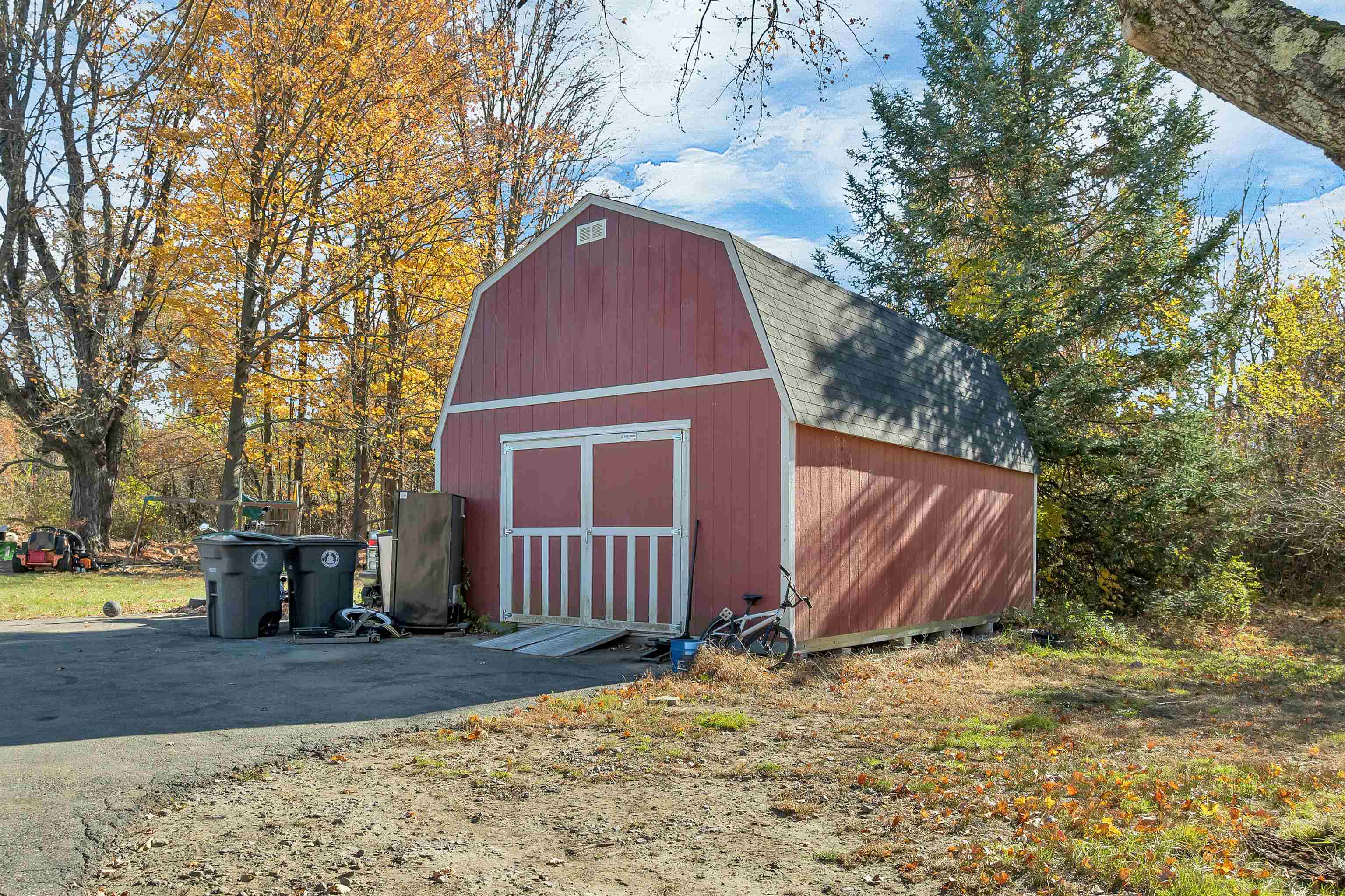 main property photo 41
