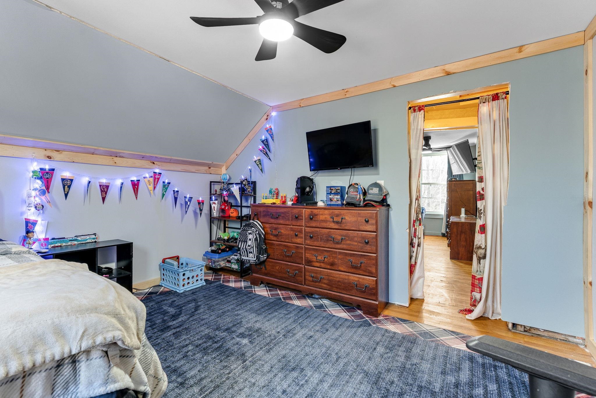 main property photo 35