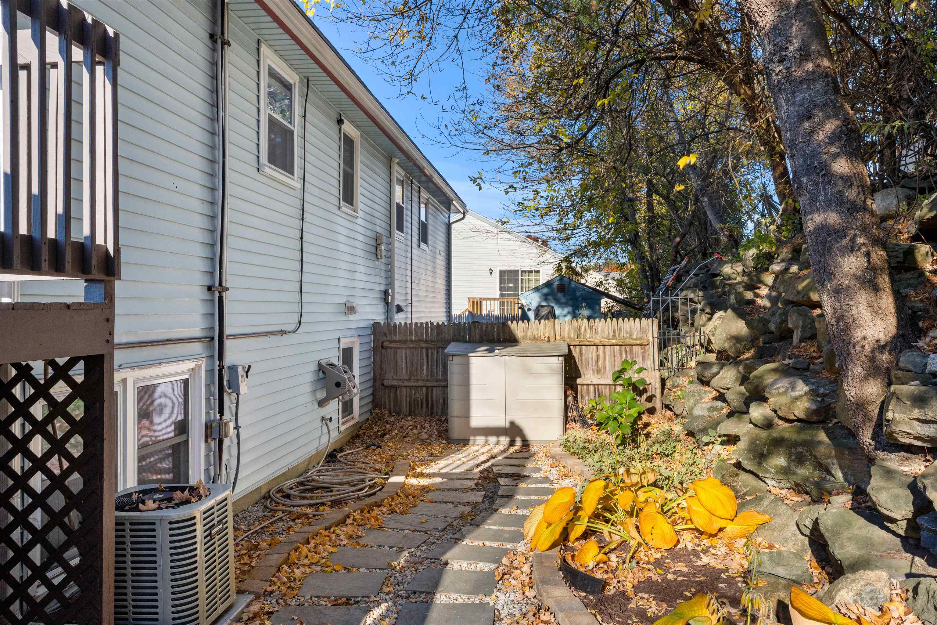 main property photo 28