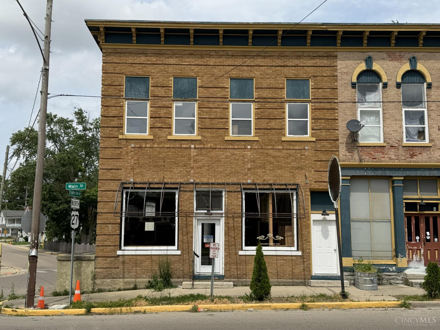 2 Main St, College Corner, OH 45003
