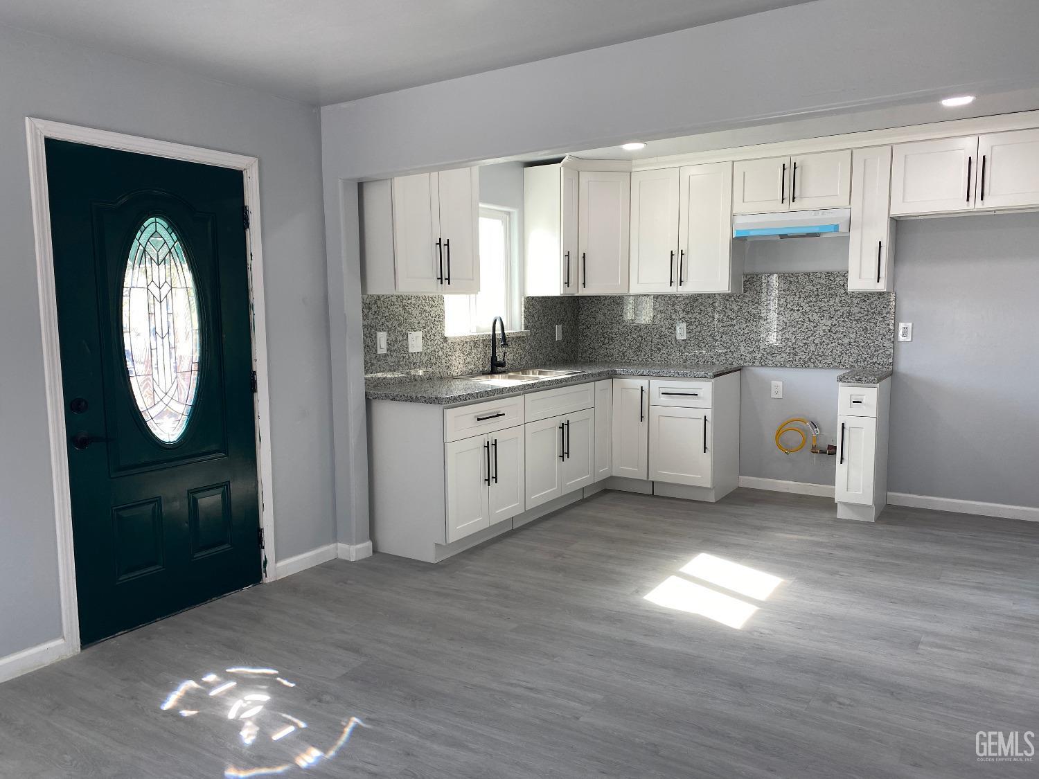 property viewer photo 16