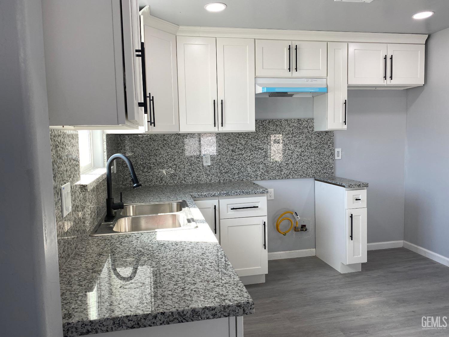 property viewer photo 18