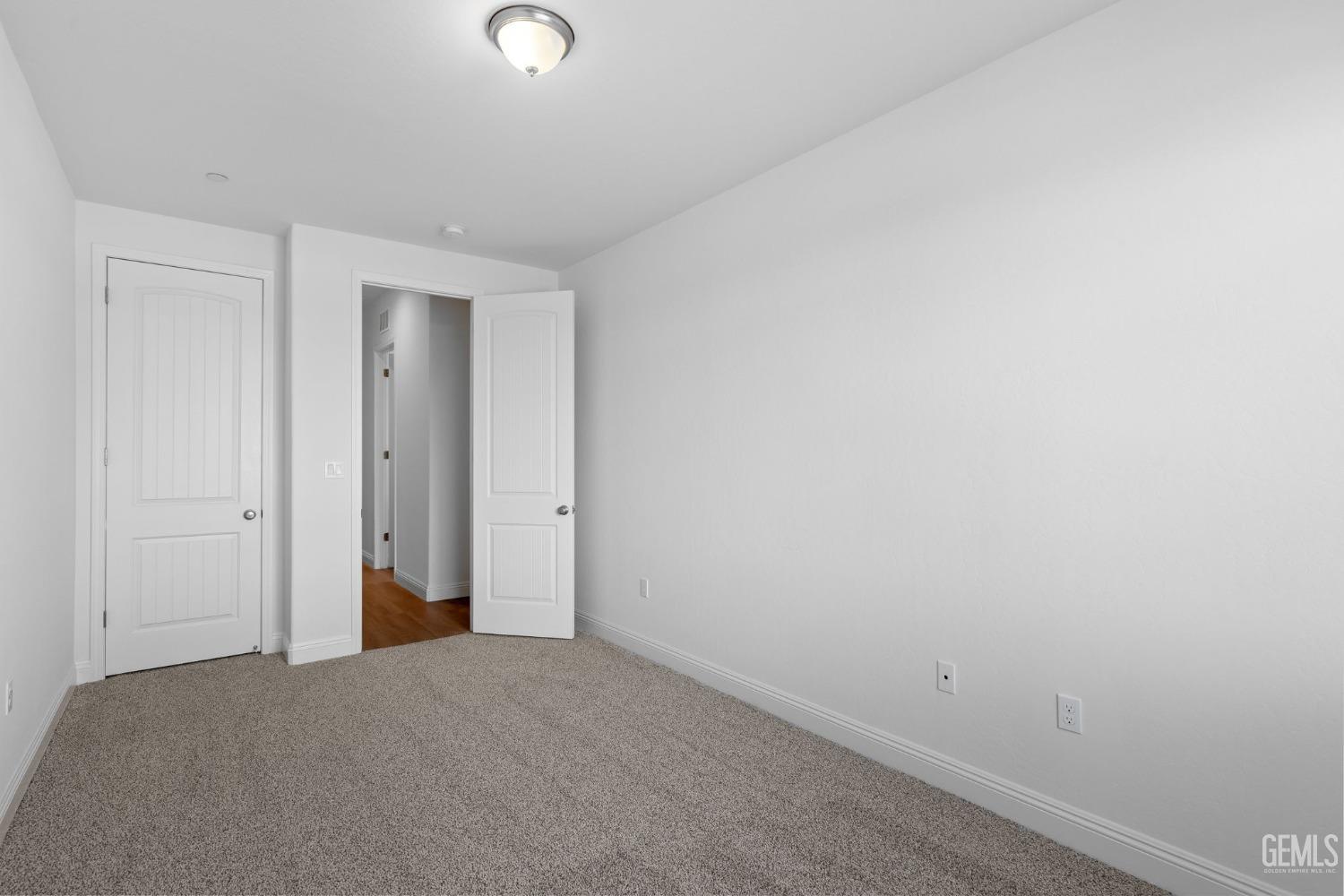 property viewer photo 25