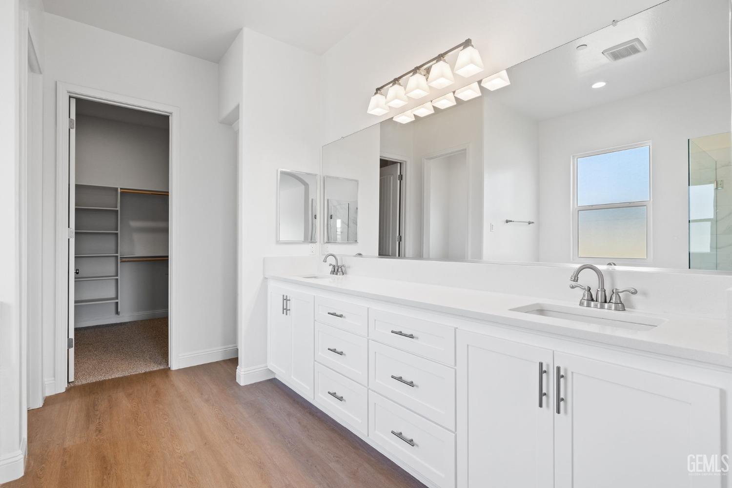 property viewer photo 33