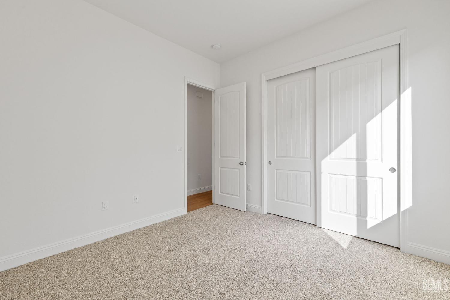 property viewer photo 40