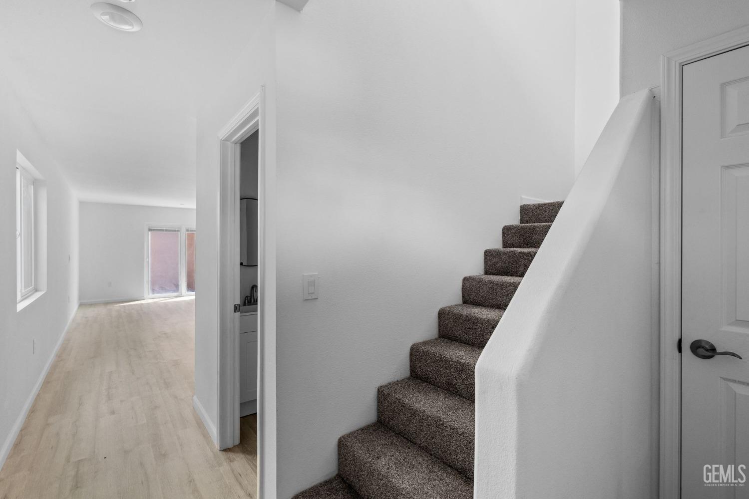 property viewer photo 5