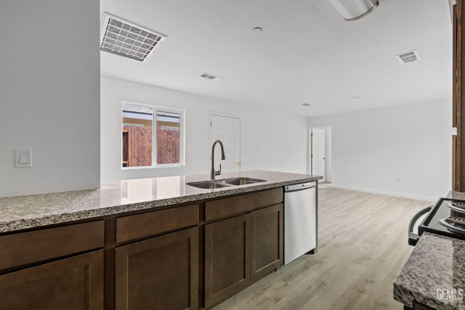 property viewer photo 6