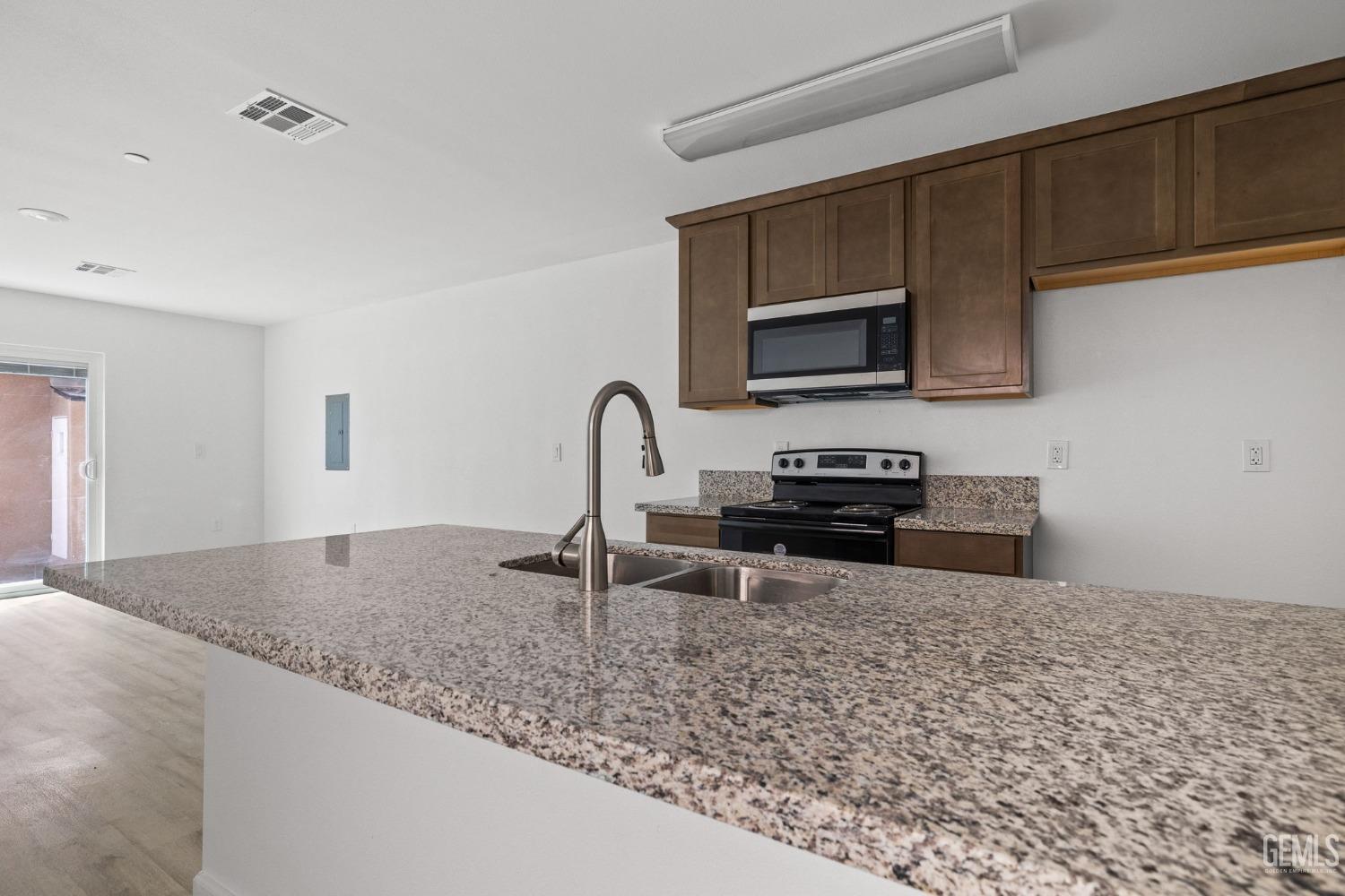property viewer photo 7