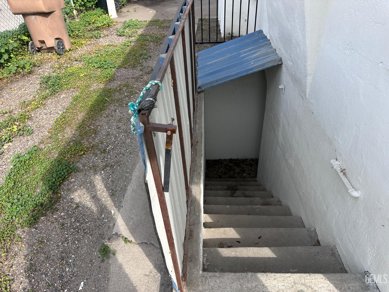 main property photo 34