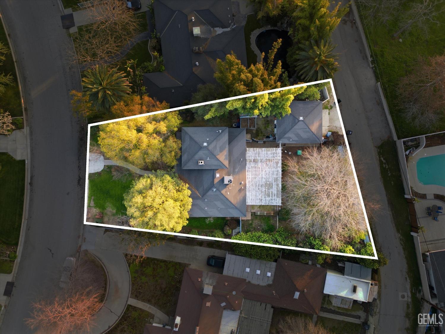 main property photo 13