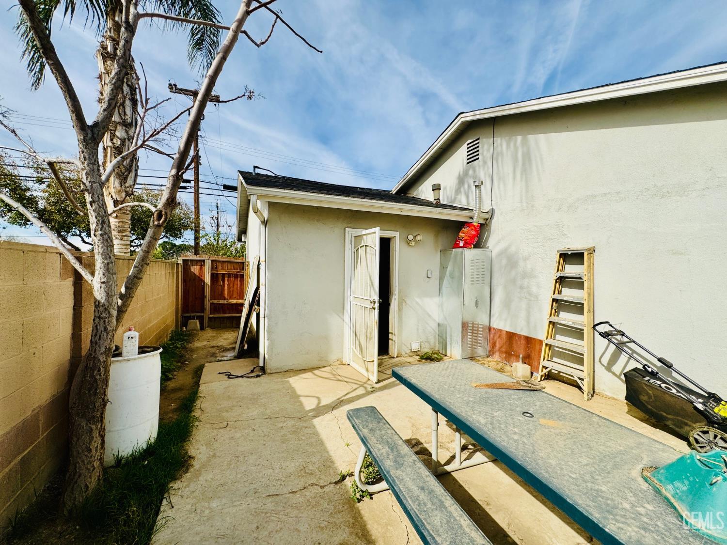 main property photo 19
