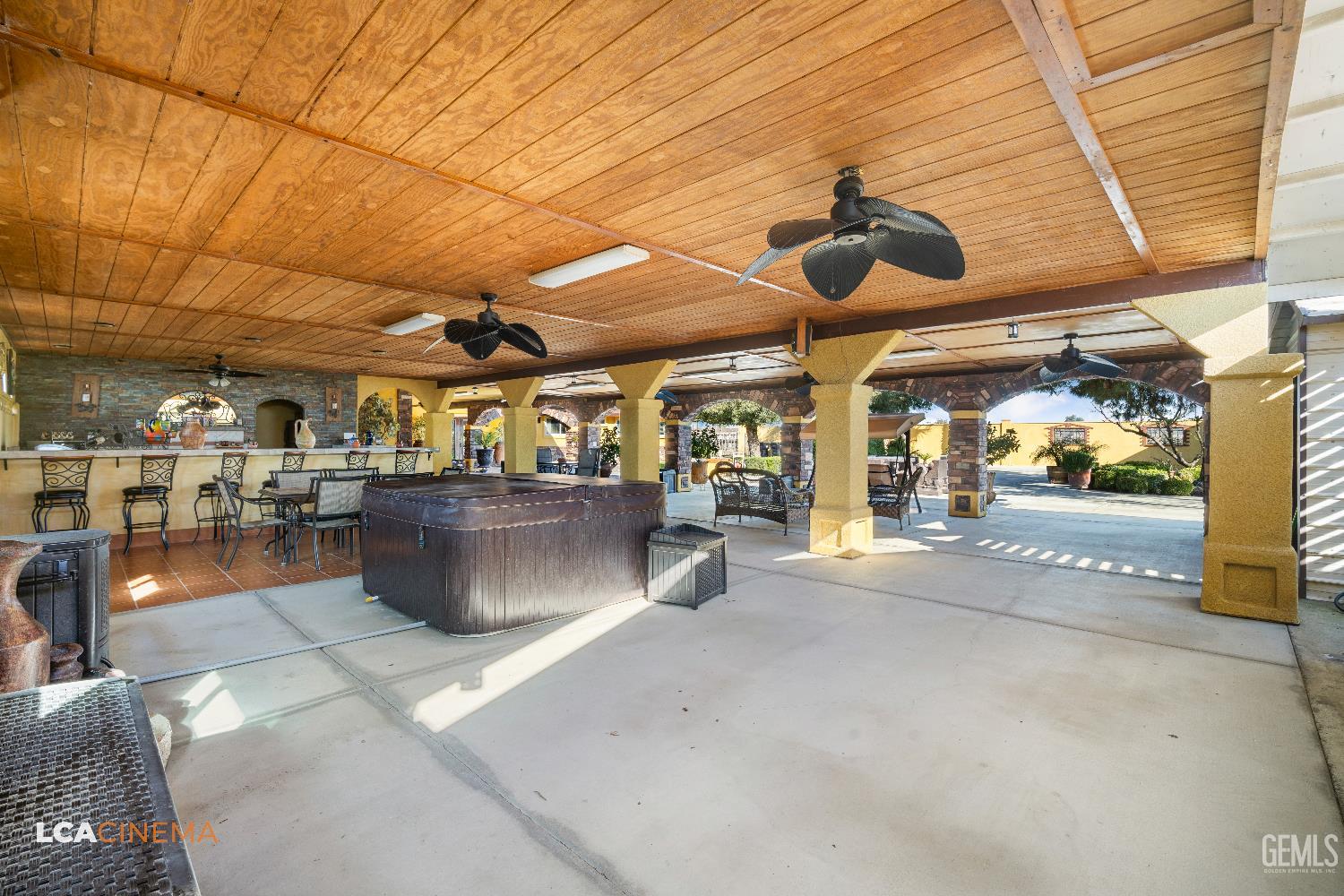 main property photo 28