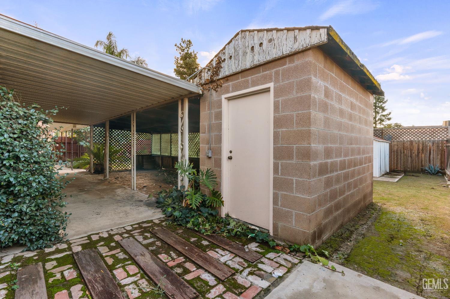 main property photo 18