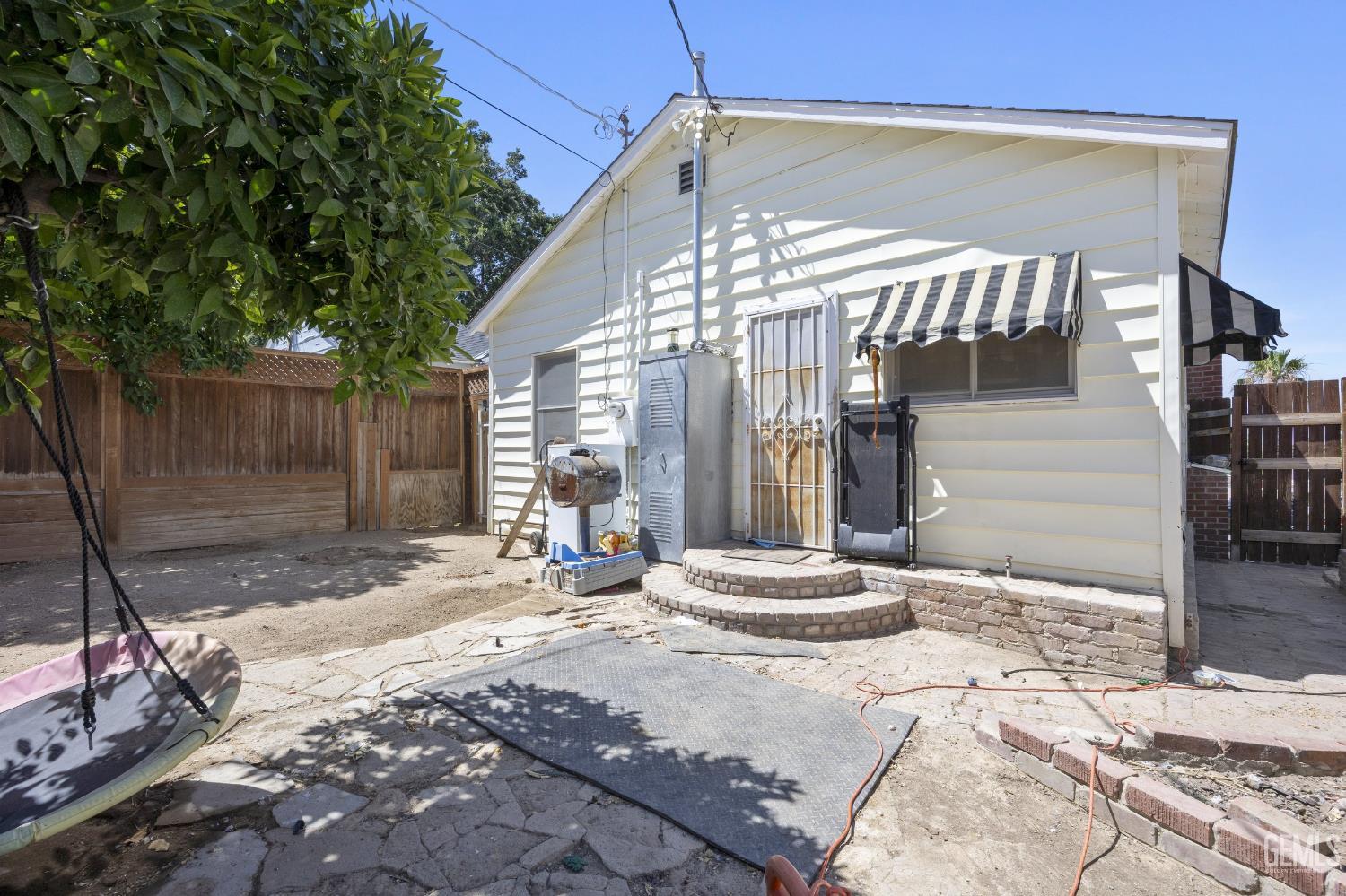 main property photo 20