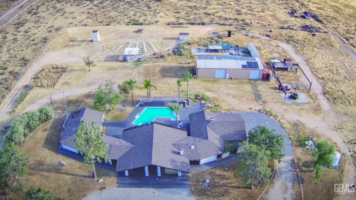 main property photo 4