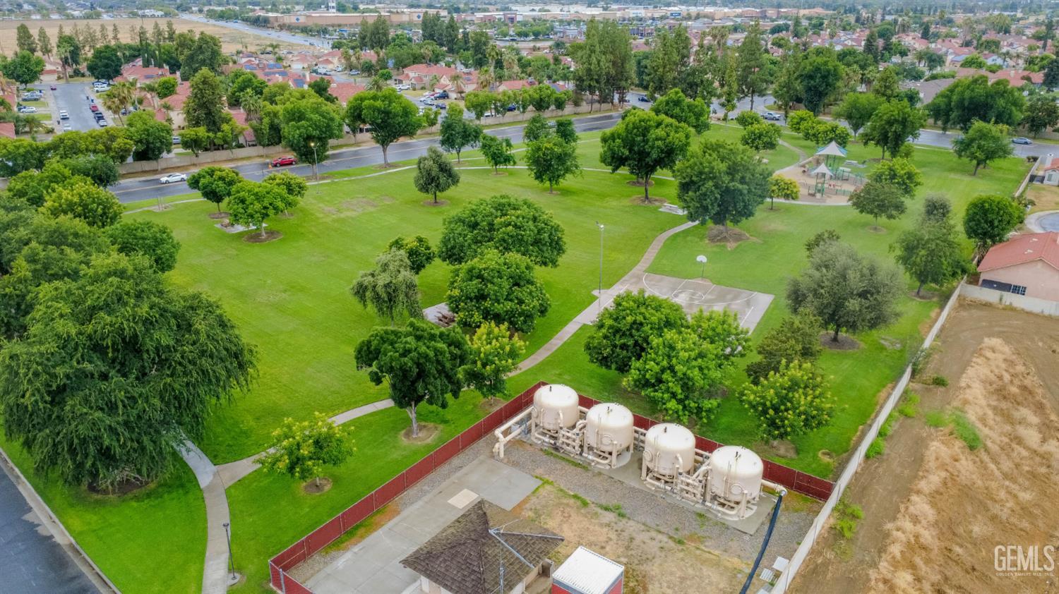 main property photo 35