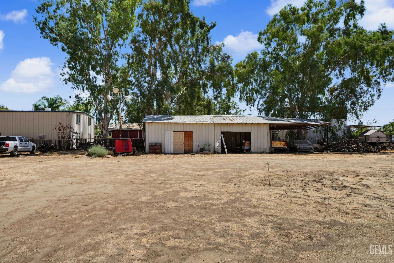main property photo 28